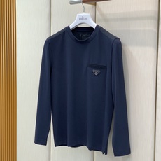 ,PRADA 普拉达,2026早秋最新品,专柜同步有售,时尚休闲圆领长袖T恤,进口原版面料,做工极为复杂,唯一可以做代购 ,PRADA 普拉达,2026早秋最新品,专柜同步有售,时尚休闲圆领长袖T恤,进口原版面料,做工极为复杂,唯一可以做代购