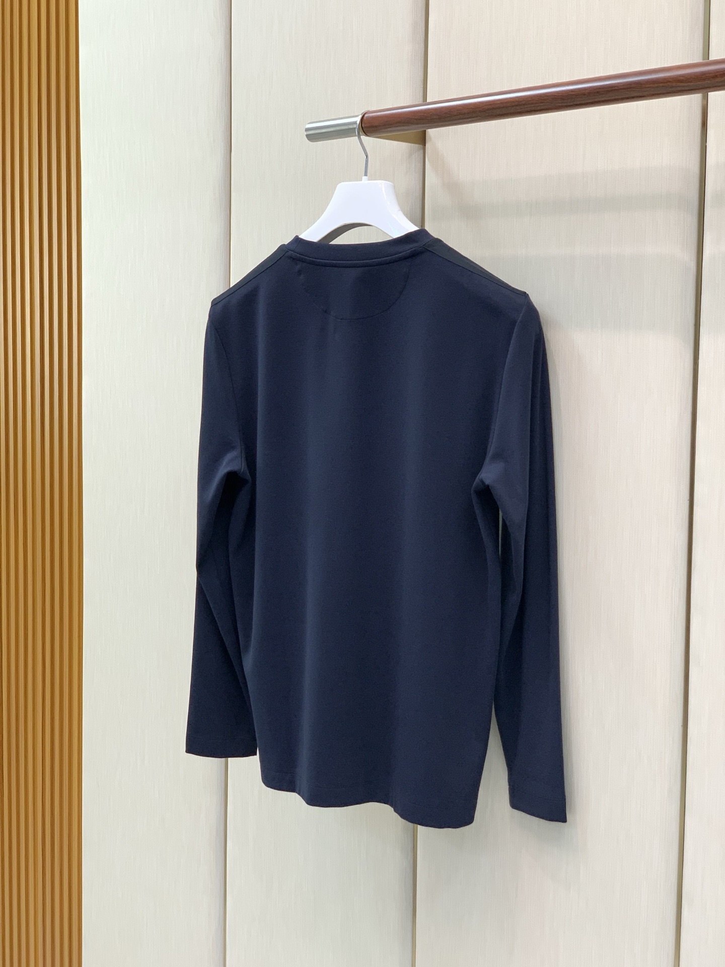 ，PRADA 普拉达，2026早秋最新品，专柜同步有售，时尚休闲圆领长袖T恤，进口原版面料，做工极为复杂，唯一可以做代购