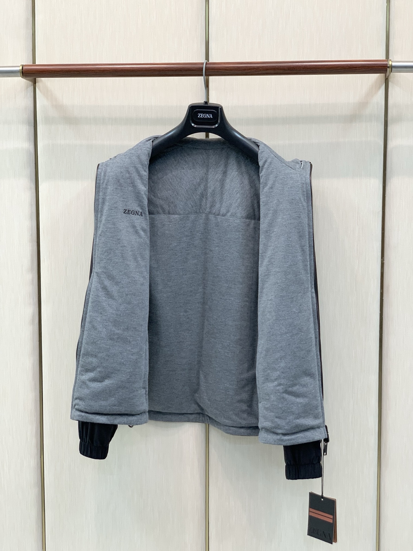 ，杰尼亚 Zegna，2026初冬最新品，专柜同步有售，原单狠货，时尚休闲➕薄棉两面穿夹克外套，采用进口原版面料，舒适透