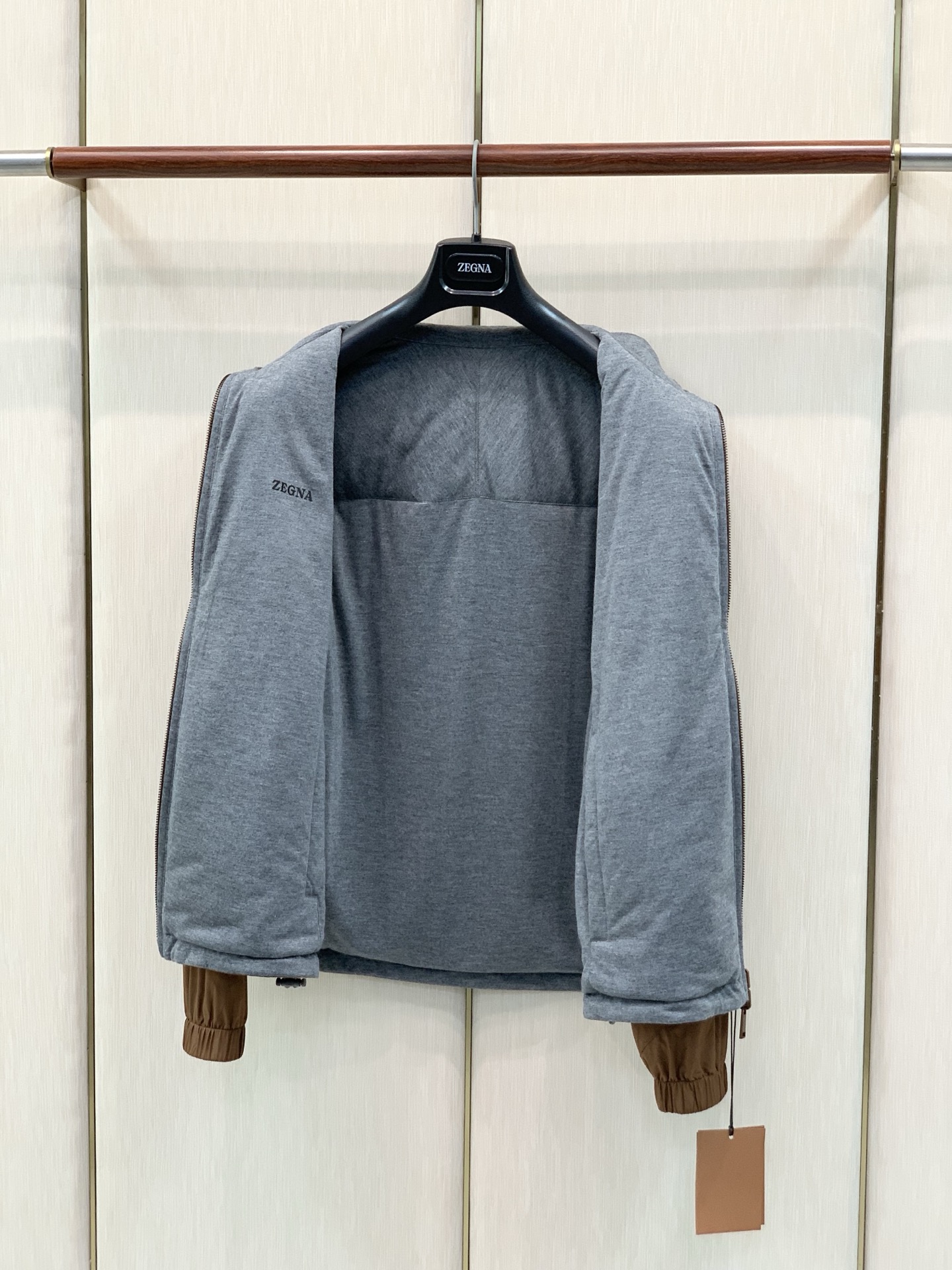 ，杰尼亚 Zegna，2026初冬最新品，专柜同步有售，原单狠货，时尚休闲➕薄棉两面穿夹克外套，采用进口原版面料，舒适透