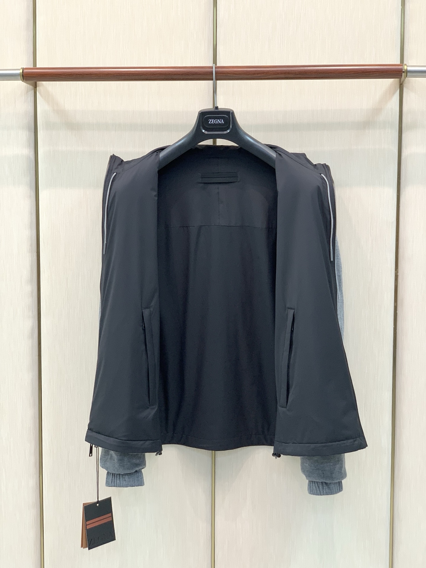 ，杰尼亚 Zegna，2026初冬最新品，专柜同步有售，原单狠货，时尚休闲➕薄棉两面穿夹克外套，采用进口原版面料，舒适透