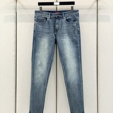 ,PRADA 普拉达,2026早秋最新品,专柜同步有售,原单狠货,时尚休闲水洗牛仔裤,进口原版水洗弹力面料,舒适有弹性, ,PRADA 普拉达,2026早秋最新品,专柜同步有售,原单狠货,时尚休闲水洗牛仔裤,进口原版水洗弹力面料,舒适有弹性,