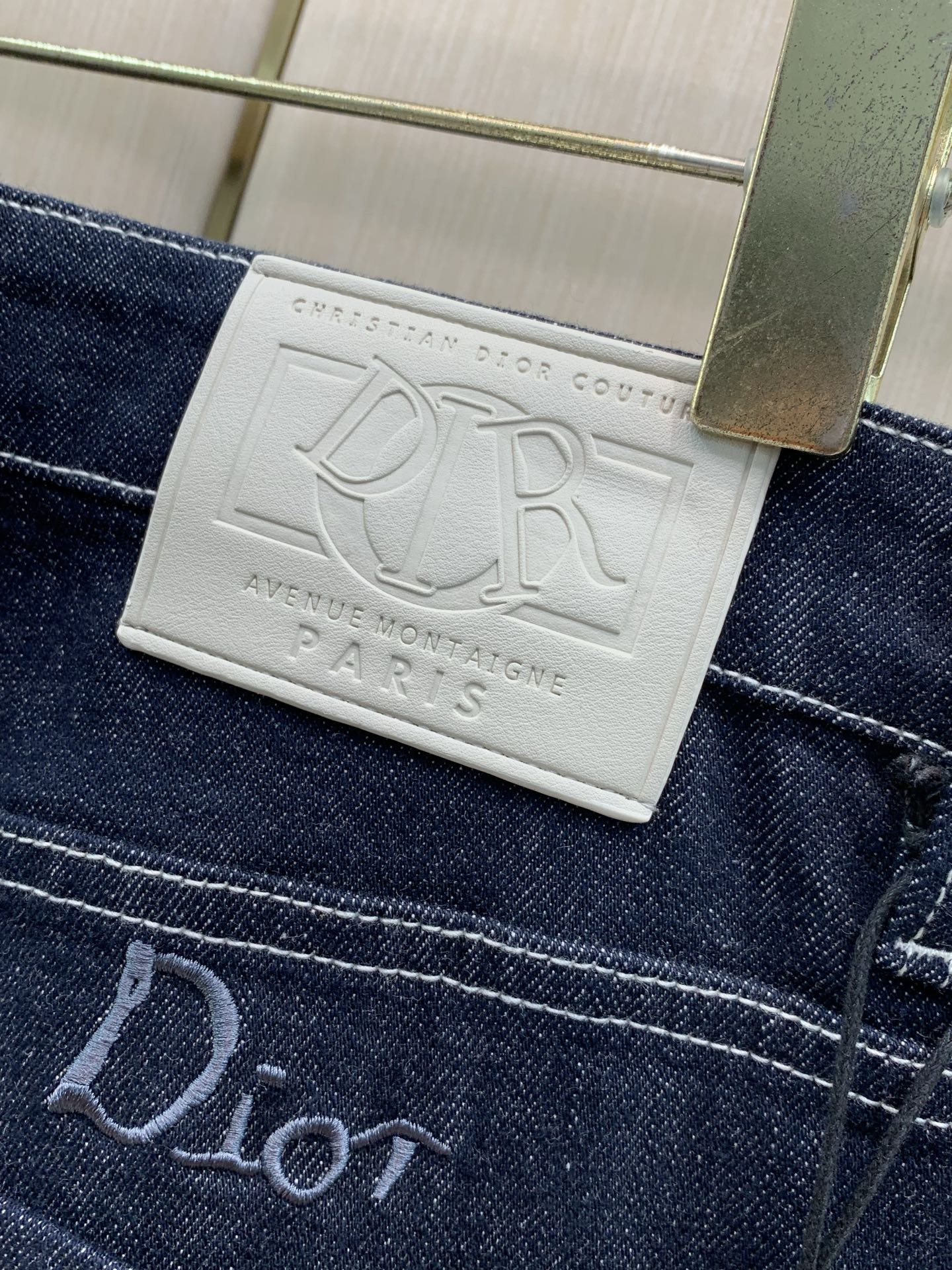 ，Dior 迪奥，2026早秋新品，官网专柜同步有售，原单狠货，时尚休闲水洗牛仔裤，超级有范儿的一款牛仔裤，定制原版水洗