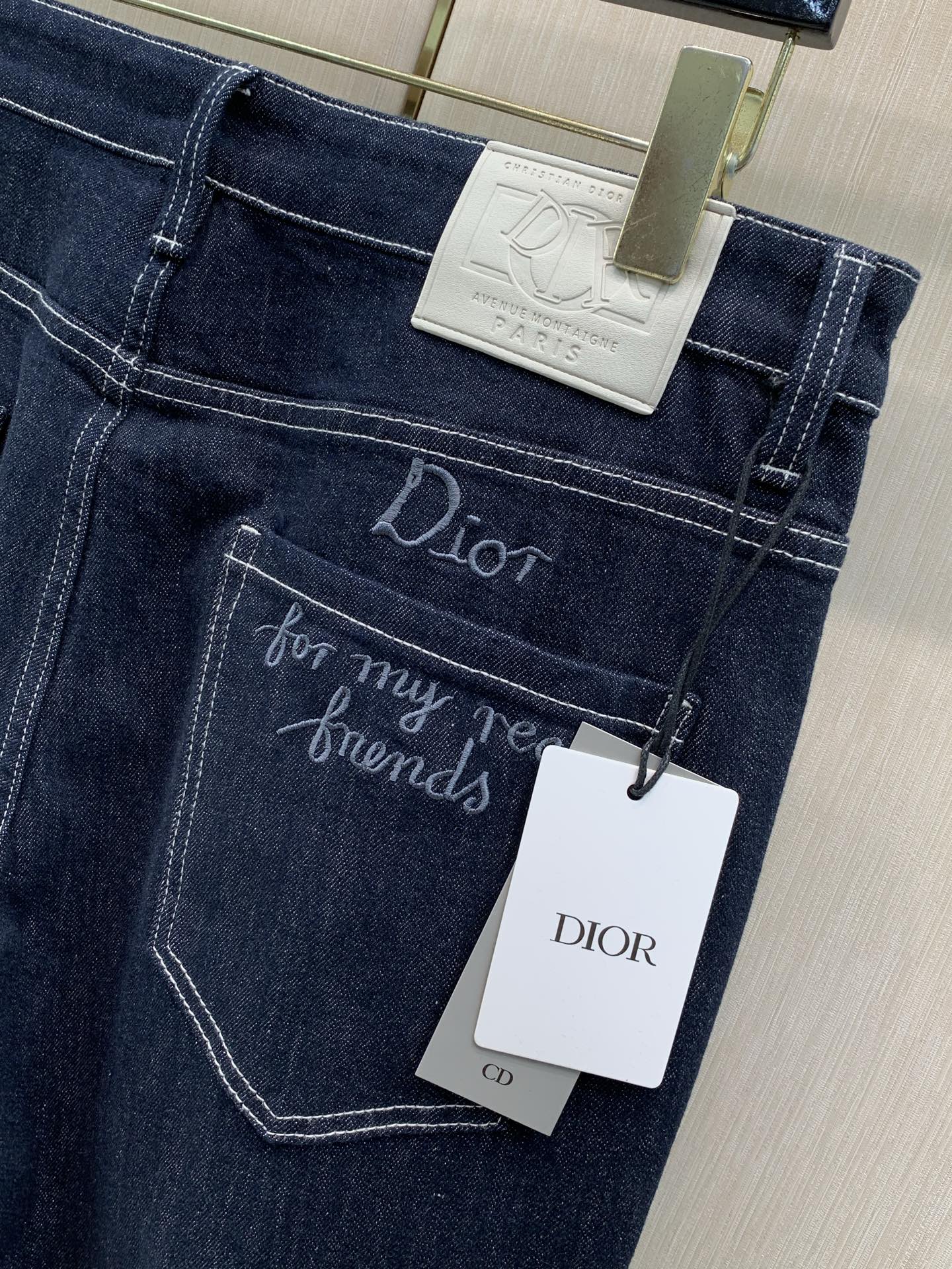 ，Dior 迪奥，2026早秋新品，官网专柜同步有售，原单狠货，时尚休闲水洗牛仔裤，超级有范儿的一款牛仔裤，定制原版水洗