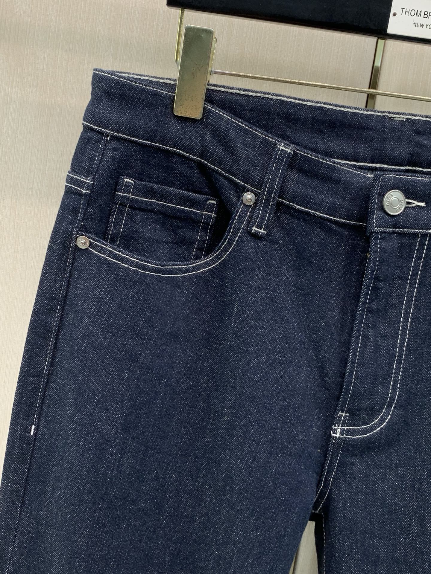 ，Dior 迪奥，2026早秋新品，官网专柜同步有售，原单狠货，时尚休闲水洗牛仔裤，超级有范儿的一款牛仔裤，定制原版水洗