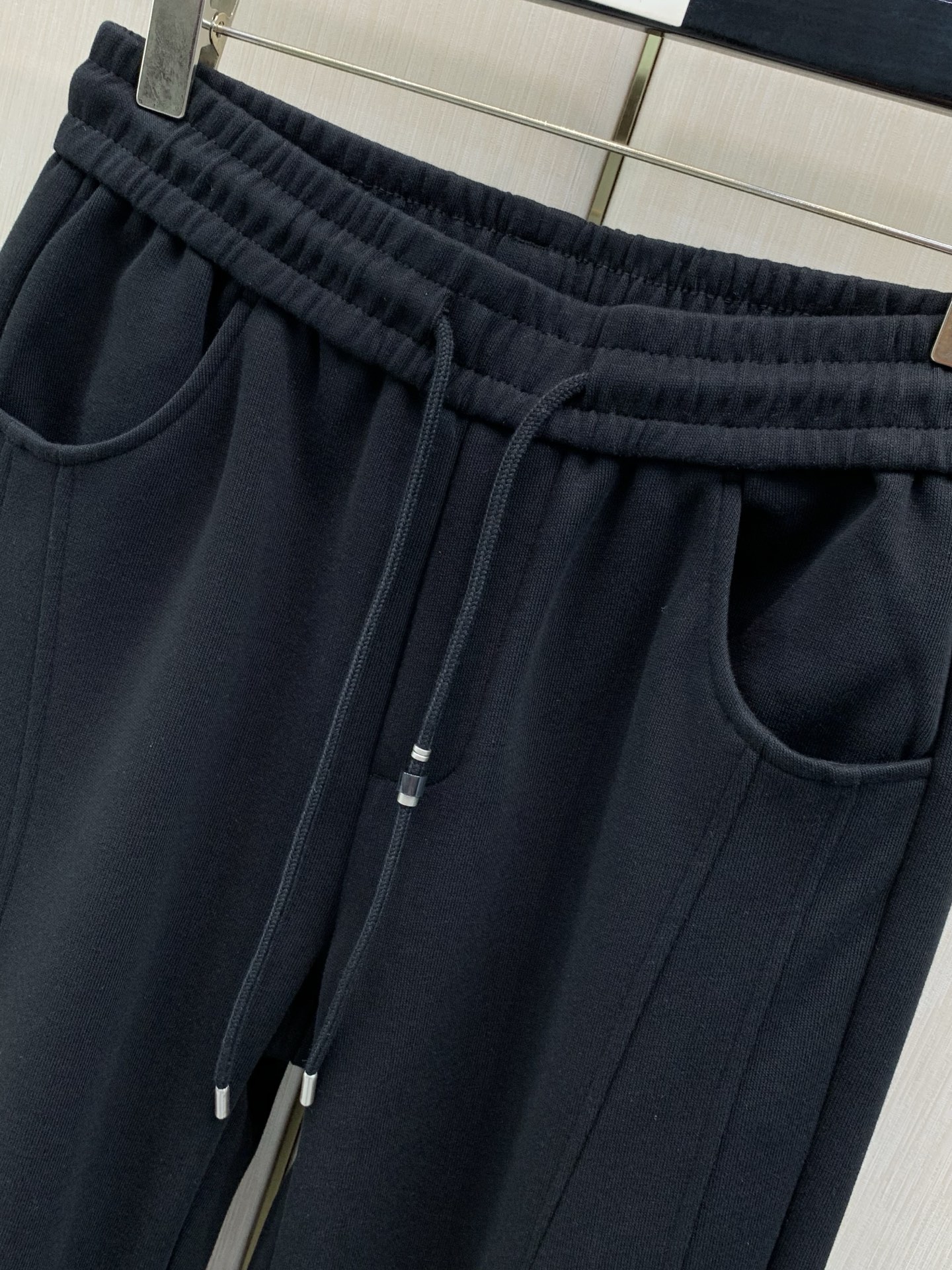 ，Balenciaga 巴黎世家，2026秋季最新品，专柜同步有售，原单狠货，时尚休闲裤，进口原版面料，舒适有弹性，顶级