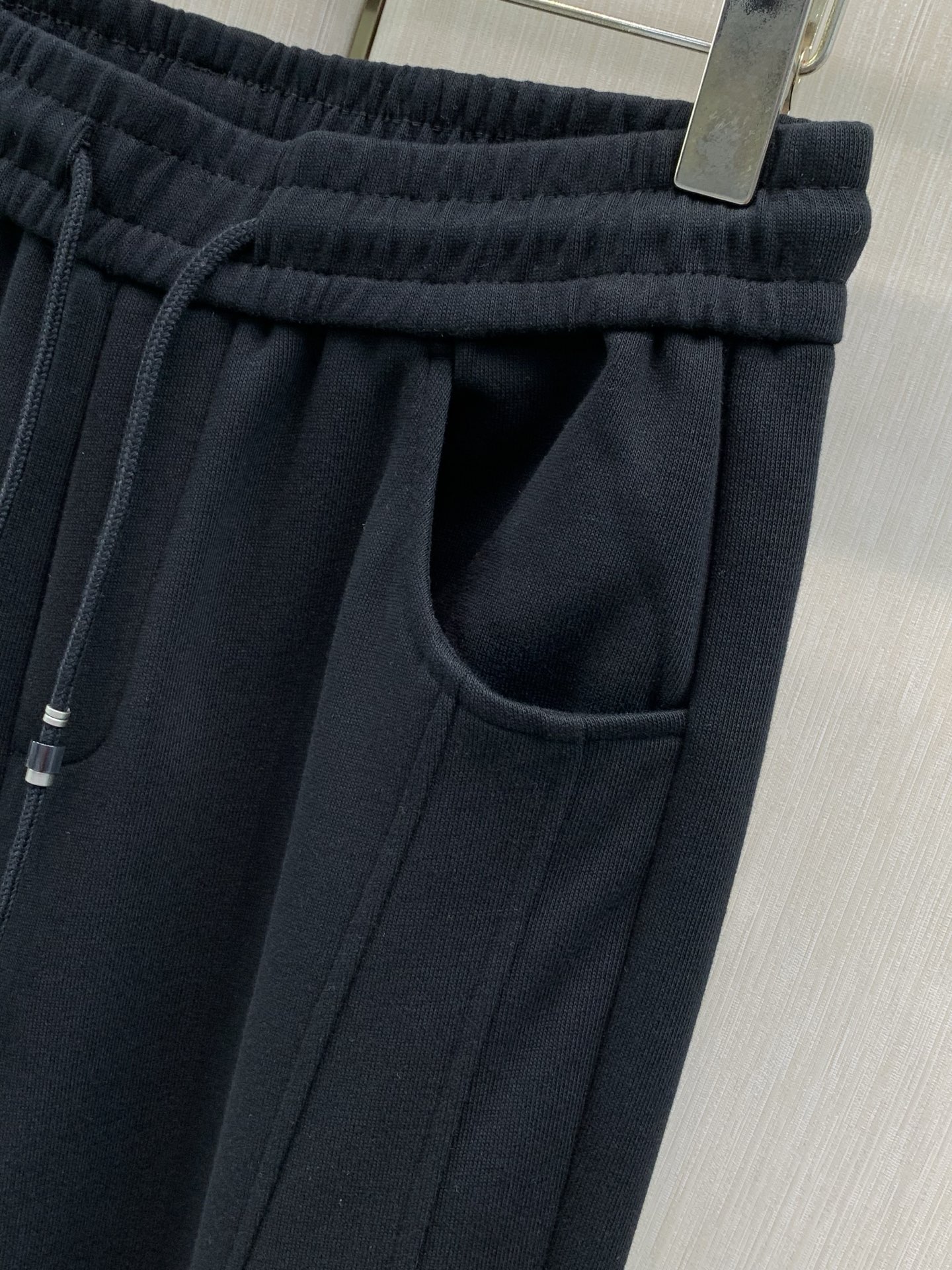 ，Balenciaga 巴黎世家，2026秋季最新品，专柜同步有售，原单狠货，时尚休闲裤，进口原版面料，舒适有弹性，顶级