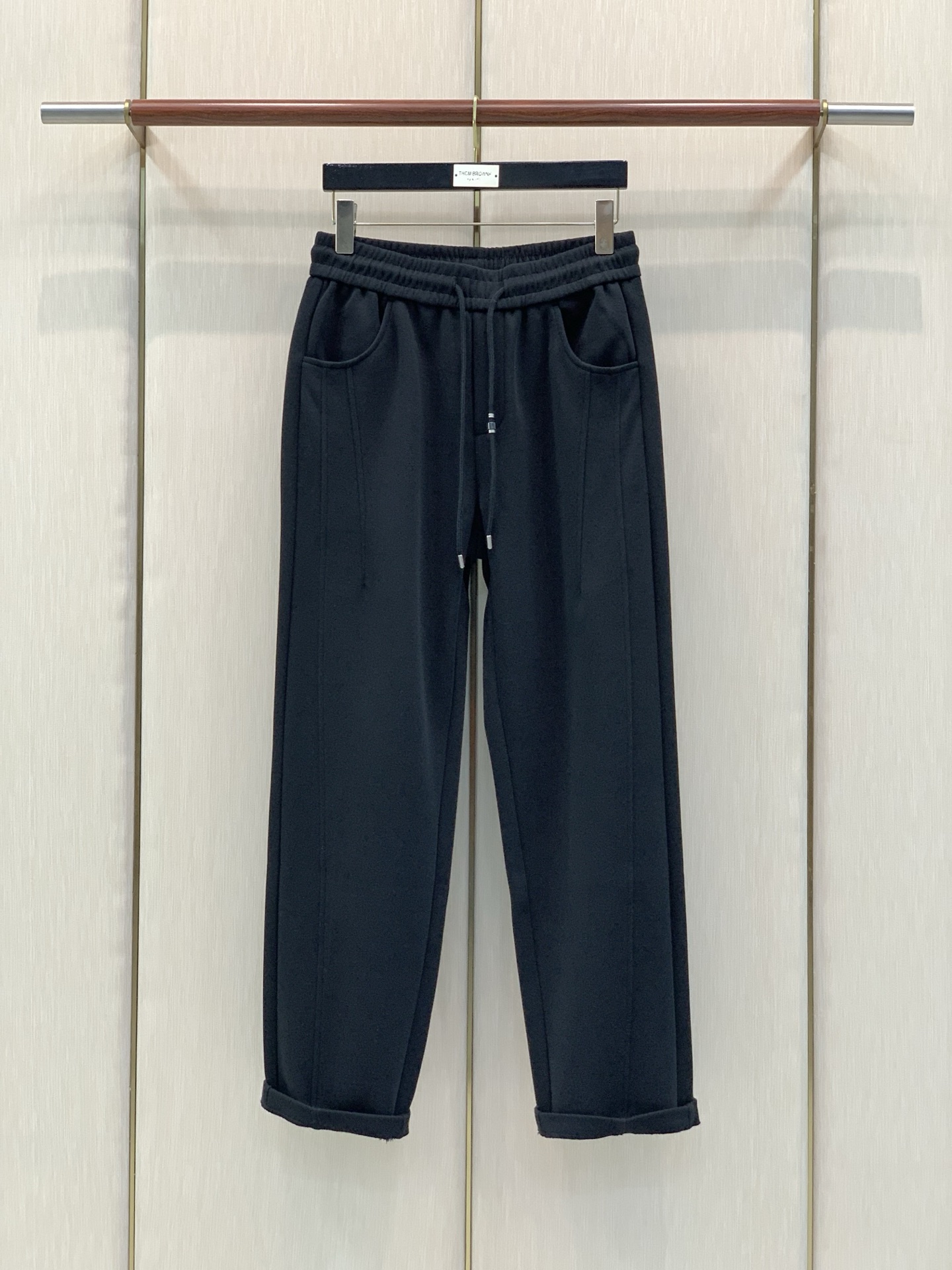 ,Balenciaga 巴黎世家,2026秋季最新品,专柜同步有售,原单狠货,时尚休闲裤,进口原版面料,舒适有弹性,顶级 ,Balenciaga 巴黎世家,2026秋季最新品,专柜同步有售,原单狠货,时尚休闲裤,进口原版面料,舒适有弹性,顶级