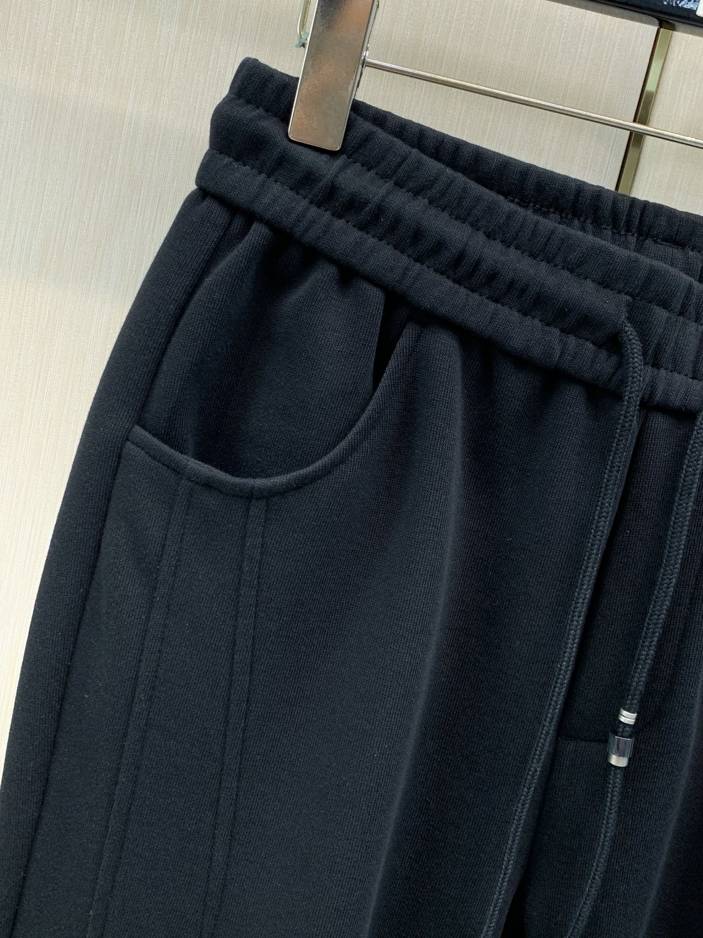 ，Balenciaga 巴黎世家，2026秋季最新品，专柜同步有售，原单狠货，时尚休闲裤，进口原版面料，舒适有弹性，顶级
