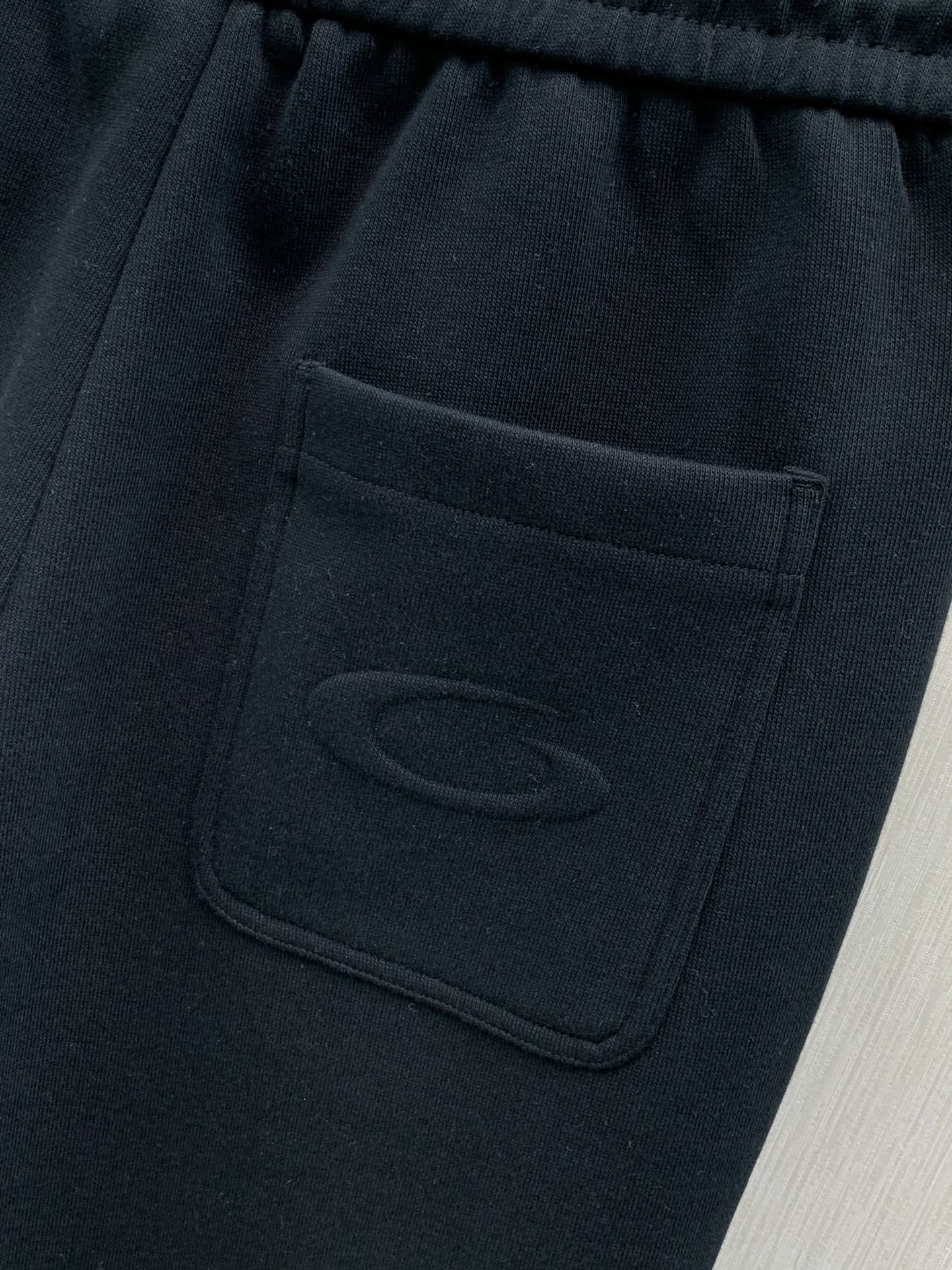 ，Balenciaga 巴黎世家，2026秋季最新品，专柜同步有售，原单狠货，时尚休闲裤，进口原版面料，舒适有弹性，顶级