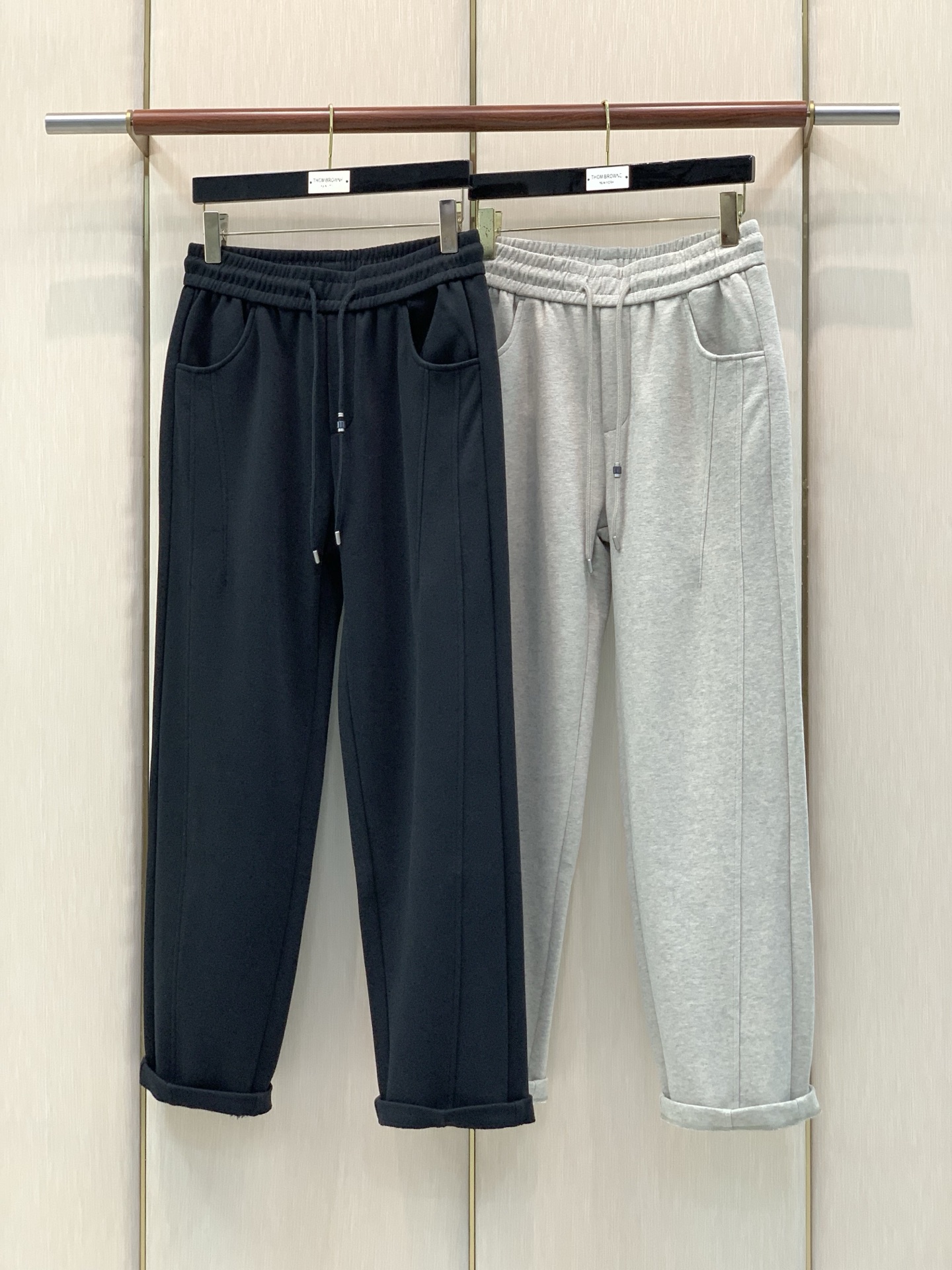 ，Balenciaga 巴黎世家，2026秋季最新品，专柜同步有售，原单狠货，时尚休闲裤，进口原版面料，舒适有弹性，顶级