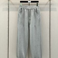 ,Balenciaga 巴黎世家,2026秋季最新品,专柜同步有售,原单狠货,时尚休闲裤,进口原版面料,舒适有弹性,顶级 ,Balenciaga 巴黎世家,2026秋季最新品,专柜同步有售,原单狠货,时尚休闲裤,进口原版面料,舒适有弹性,顶级