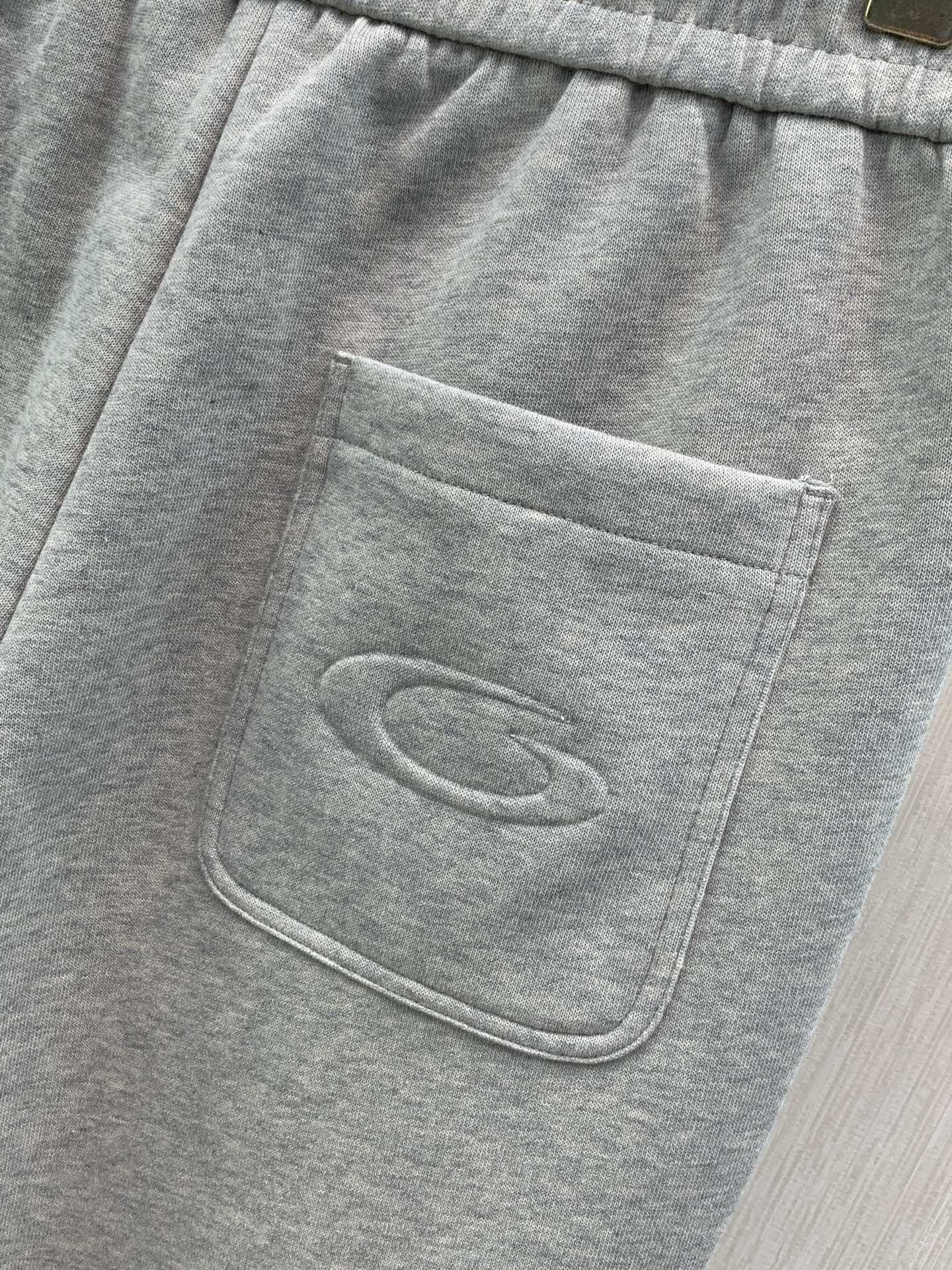 ，Balenciaga 巴黎世家，2026秋季最新品，专柜同步有售，原单狠货，时尚休闲裤，进口原版面料，舒适有弹性，顶级