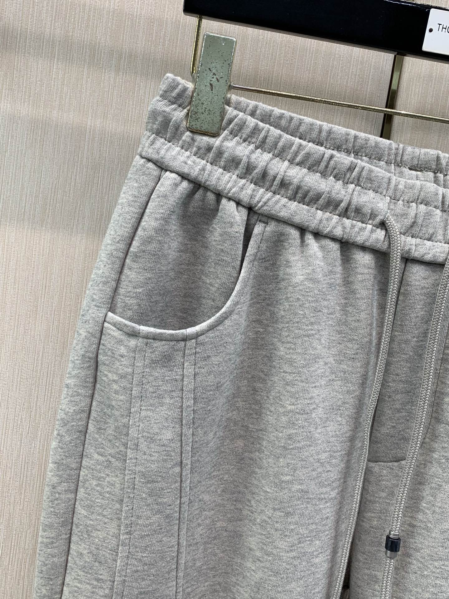 ，Balenciaga 巴黎世家，2026秋季最新品，专柜同步有售，原单狠货，时尚休闲裤，进口原版面料，舒适有弹性，顶级