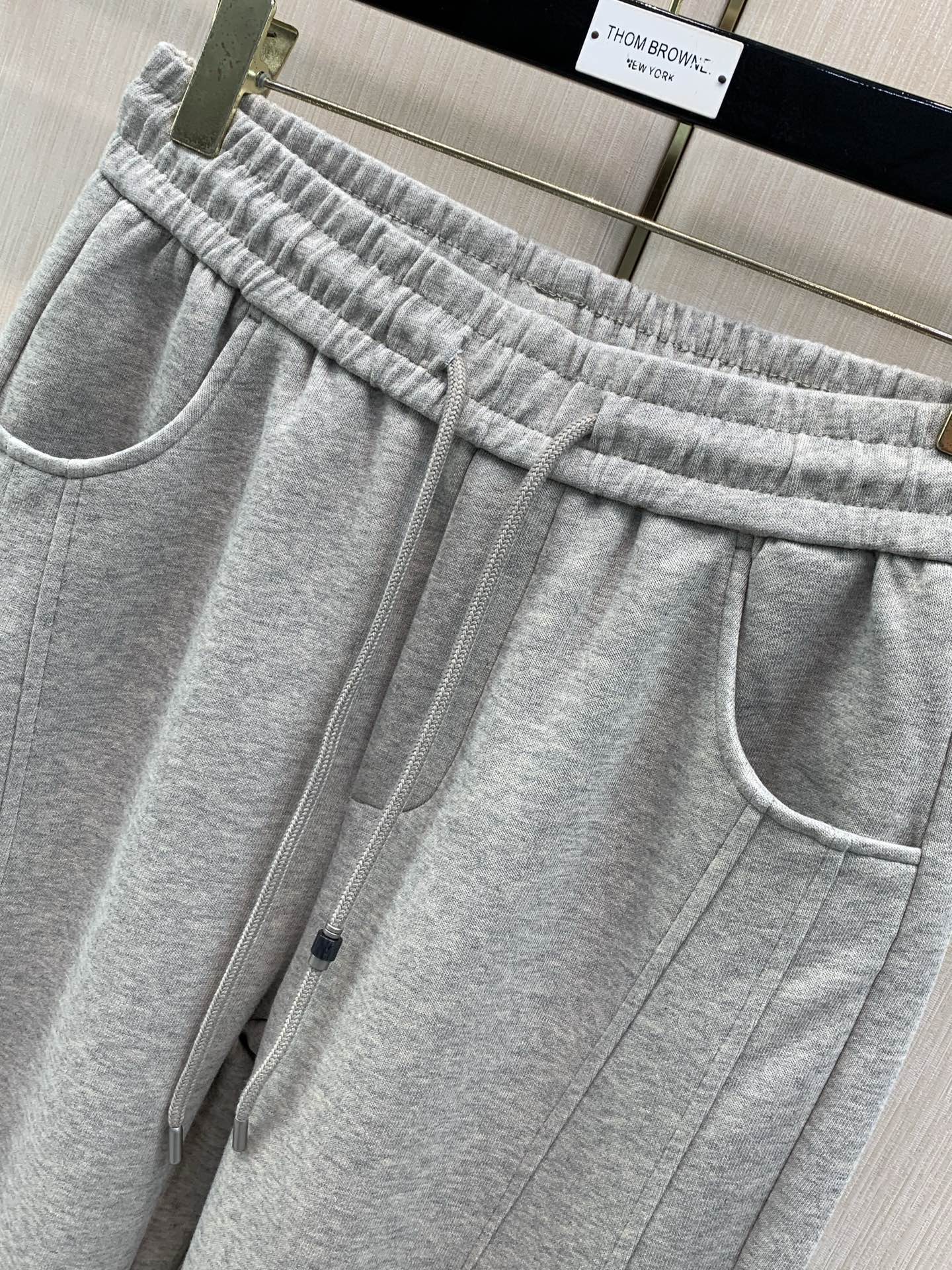 ，Balenciaga 巴黎世家，2026秋季最新品，专柜同步有售，原单狠货，时尚休闲裤，进口原版面料，舒适有弹性，顶级