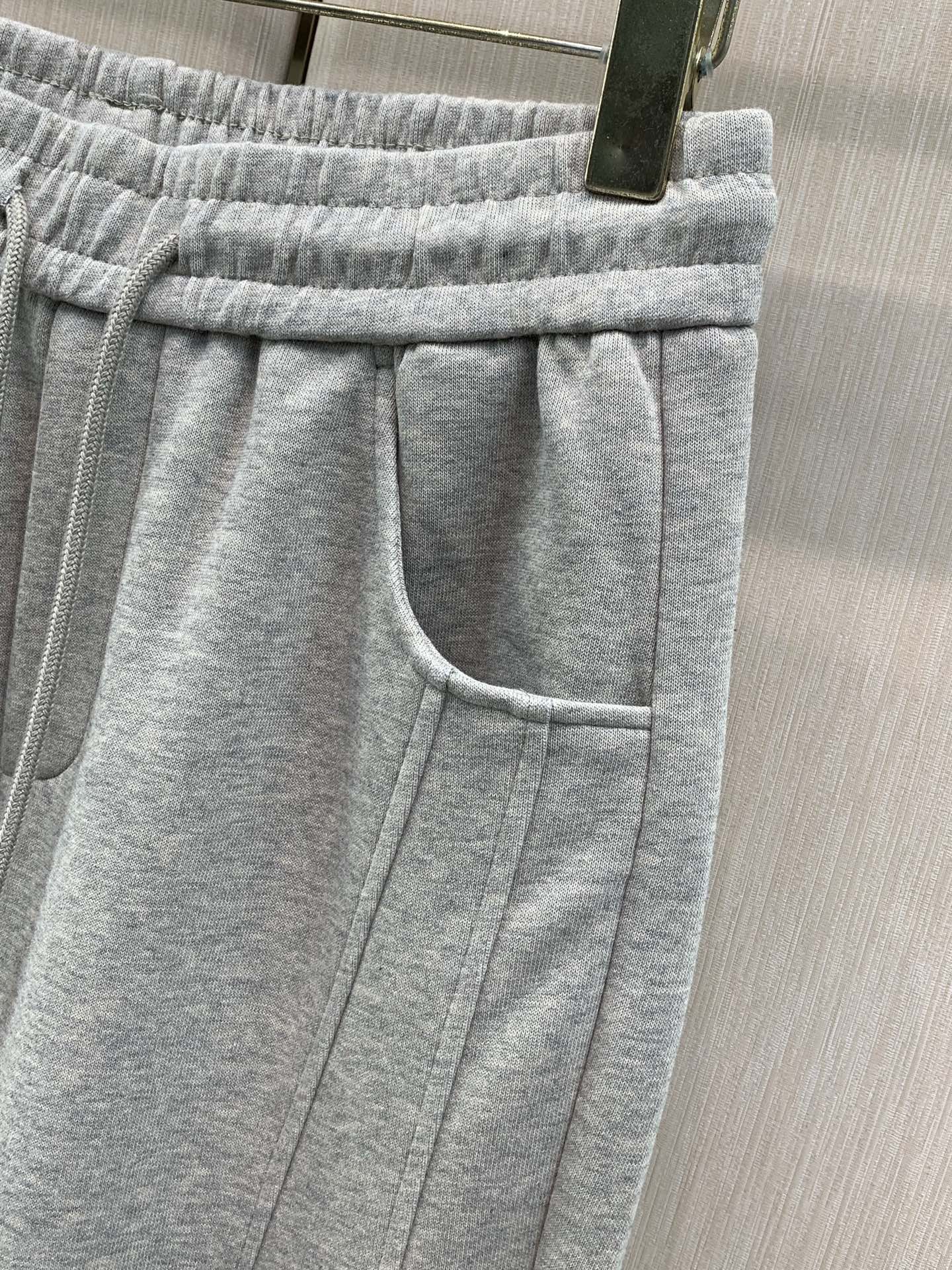 ，Balenciaga 巴黎世家，2026秋季最新品，专柜同步有售，原单狠货，时尚休闲裤，进口原版面料，舒适有弹性，顶级