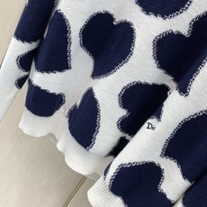 ,Dior 迪奥, 2026冬季新品,专柜同步有售,简约时尚休闲圆领长袖针织毛衣,原版进口面料,舒适透气,顶级刺绣🪡工艺 ,Dior 迪奥, 2026冬季新品,专柜同步有售,简约时尚休闲圆领长袖针织毛衣,原版进口面料,舒适透气,顶级刺绣🪡工艺