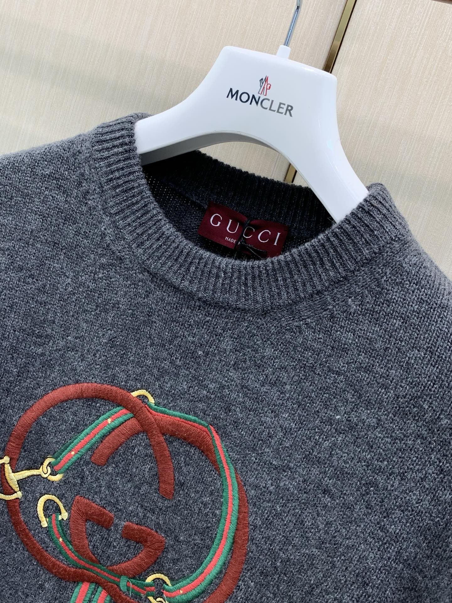 ，Gucci 古驰，2026秋冬最新款，专柜同步有售，原单狠货，时尚休闲圆领长袖针织毛衣，上身很有特点！吸睛而有亮点，进