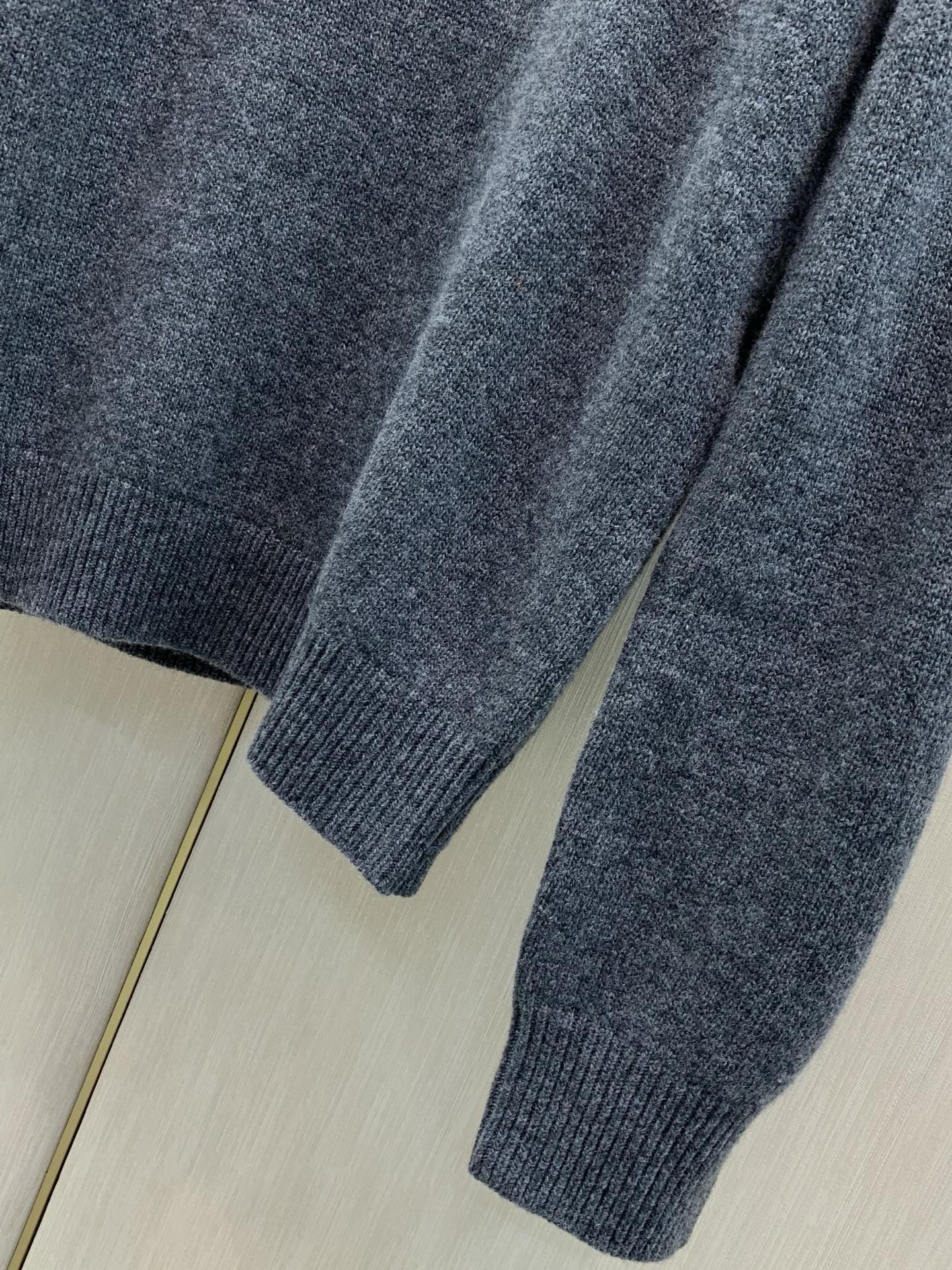 ，Gucci 古驰，2026秋冬最新款，专柜同步有售，原单狠货，时尚休闲圆领长袖针织毛衣，上身很有特点！吸睛而有亮点，进