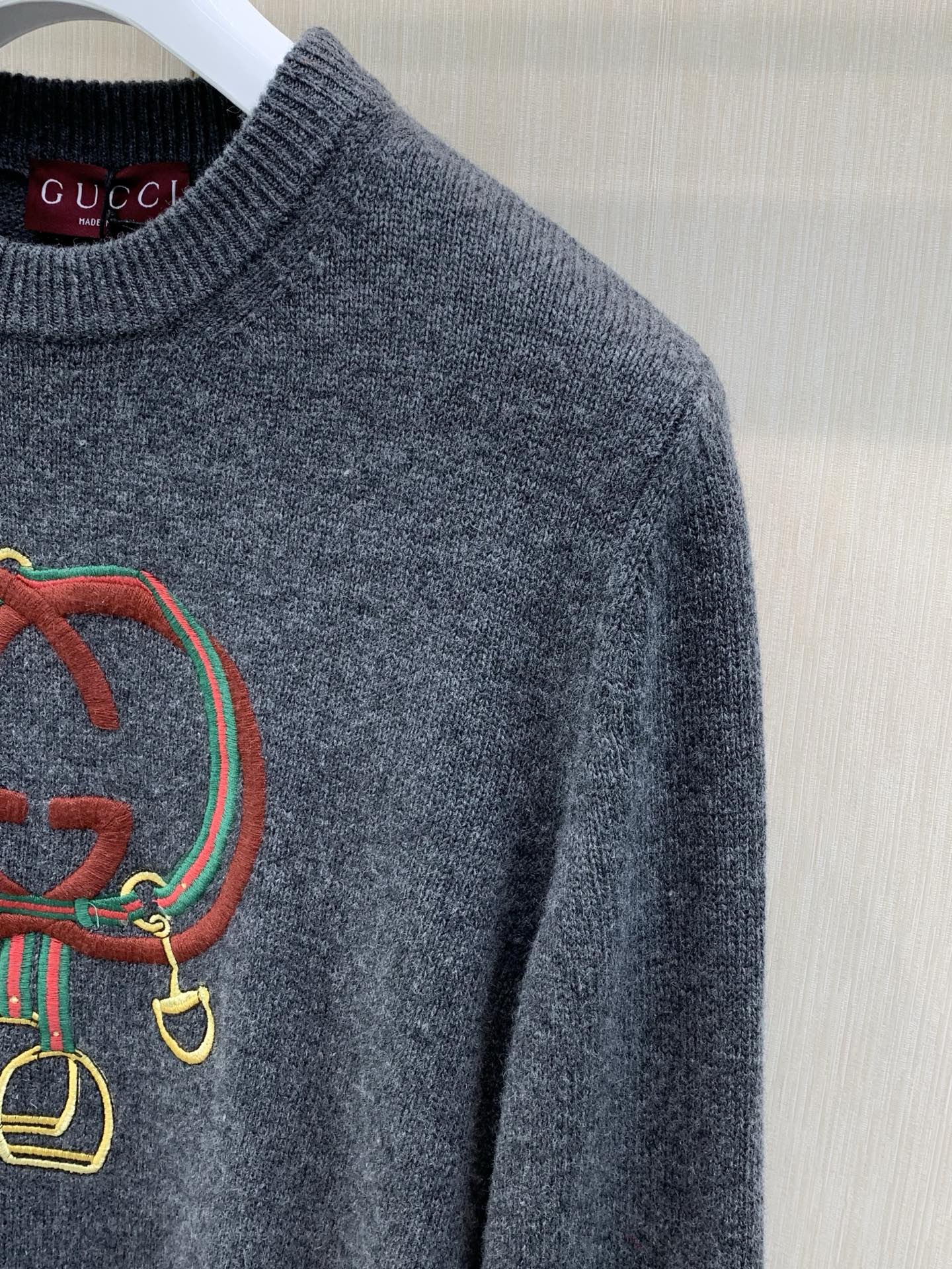 ，Gucci 古驰，2026秋冬最新款，专柜同步有售，原单狠货，时尚休闲圆领长袖针织毛衣，上身很有特点！吸睛而有亮点，进