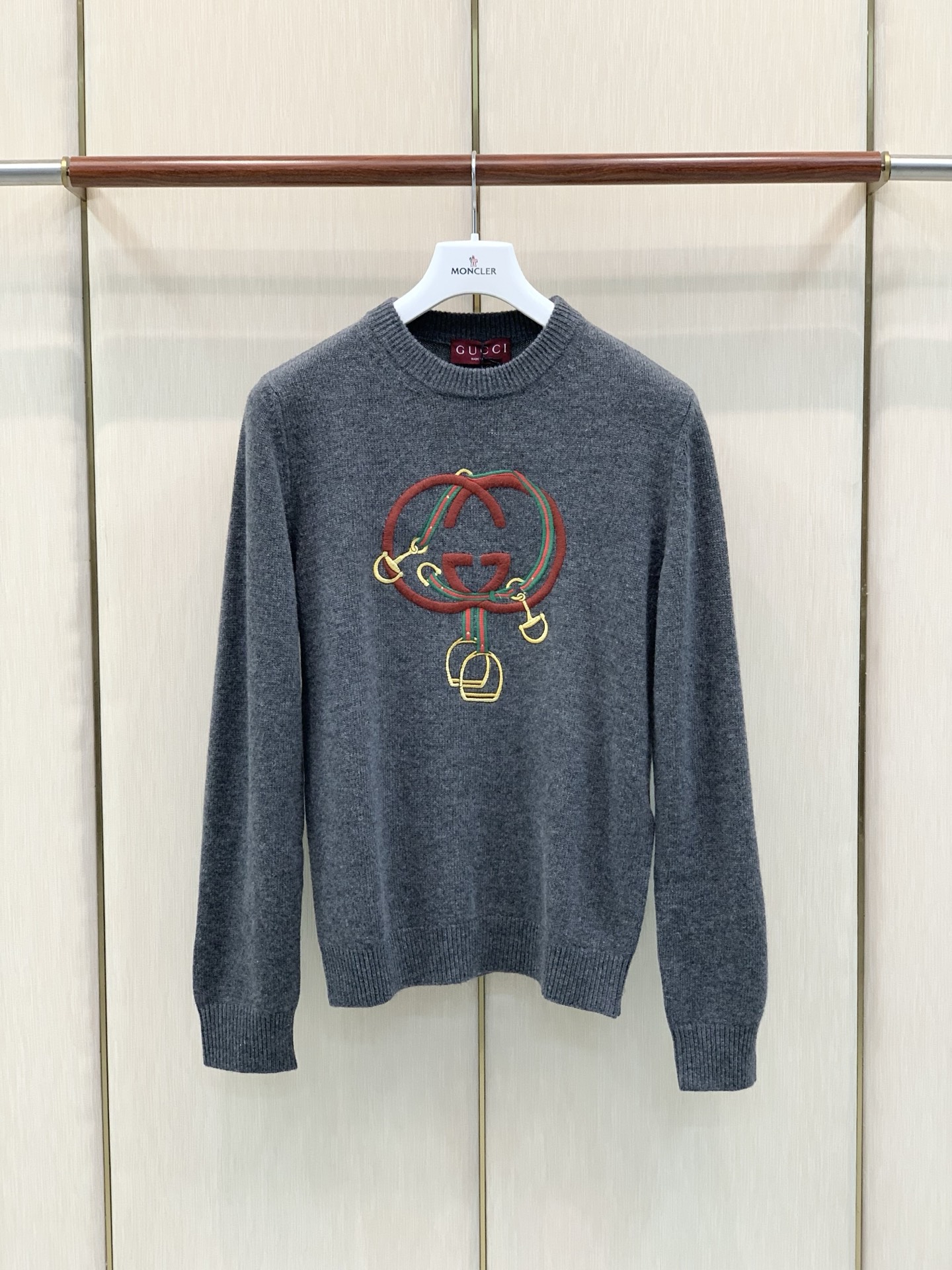 ,Gucci 古驰,2026秋冬最新款,专柜同步有售,原单狠货,时尚休闲圆领长袖针织毛衣,上身很有特点!吸睛而有亮点,进 ,Gucci 古驰,2026秋冬最新款,专柜同步有售,原单狠货,时尚休闲圆领长袖针织毛衣,上身很有特点!吸睛而有亮点,进