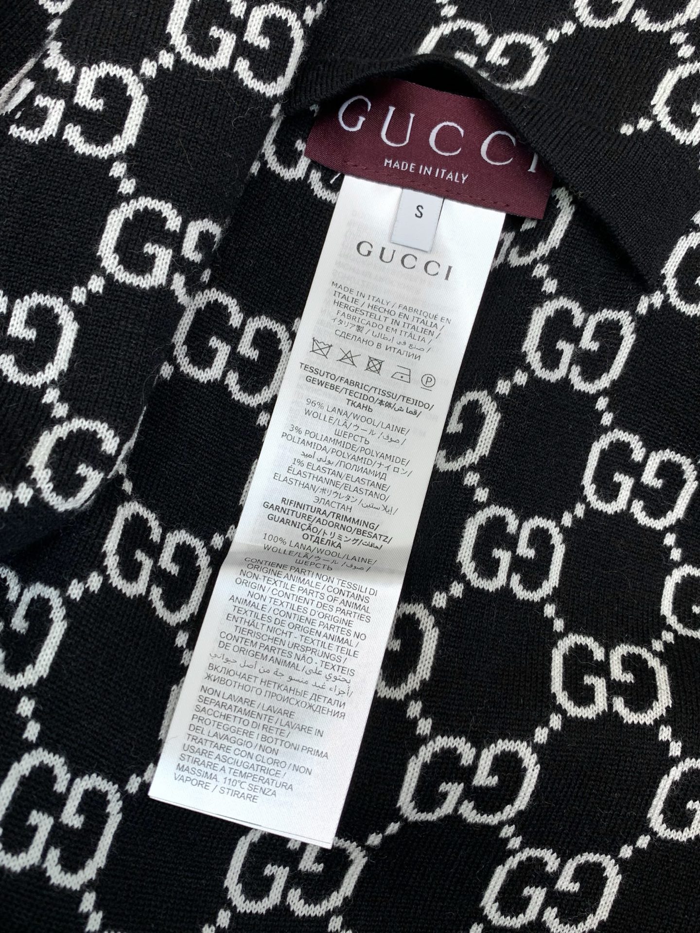 ,Gucci 古驰,2026秋季最新款,专柜同步有售,原单狠货,时尚休闲针织开衫毛衣,上身很有特点!吸睛而有亮点,进口原 ,Gucci 古驰,2026秋季最新款,专柜同步有售,原单狠货,时尚休闲针织开衫毛衣,上身很有特点!吸睛而有亮点,进口原
