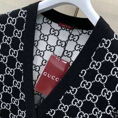 ,Gucci 古驰,2026秋季最新款,专柜同步有售,原单狠货,时尚休闲针织开衫毛衣,上身很有特点!吸睛而有亮点,进口原 ,Gucci 古驰,2026秋季最新款,专柜同步有售,原单狠货,时尚休闲针织开衫毛衣,上身很有特点!吸睛而有亮点,进口原