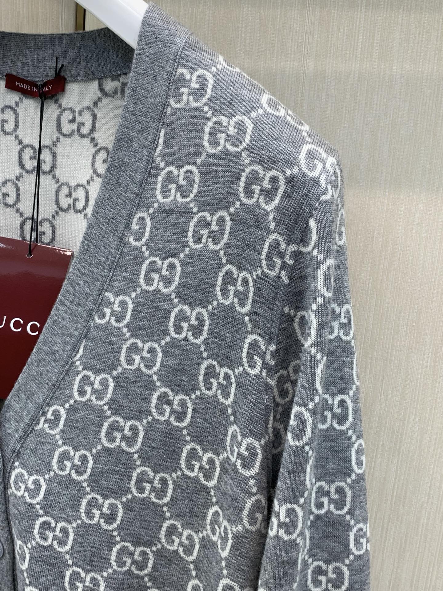 ，Gucci 古驰，2026秋季最新款，专柜同步有售，原单狠货，时尚休闲针织开衫毛衣，上身很有特点！吸睛而有亮点，进口原