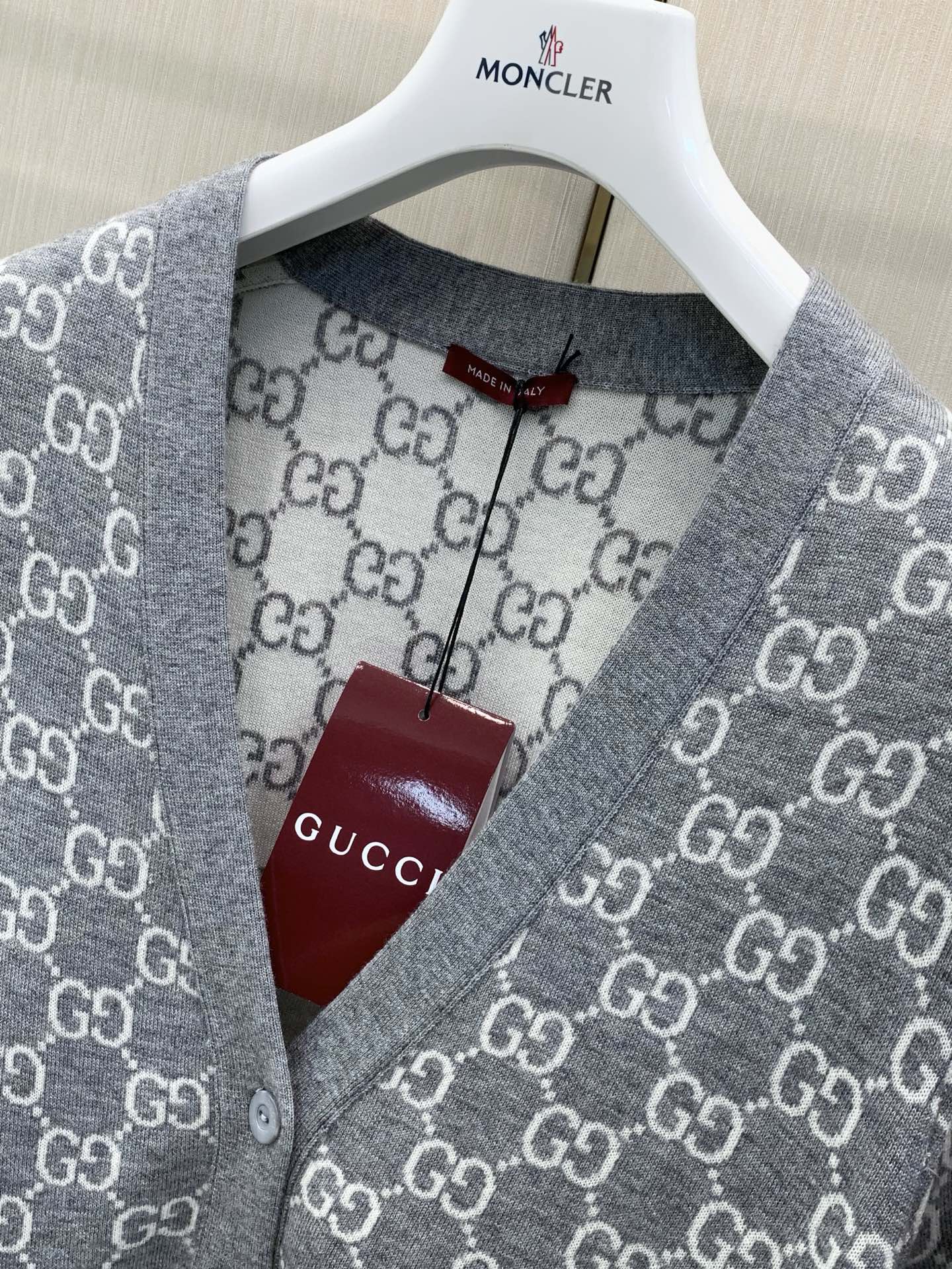 ，Gucci 古驰，2026秋季最新款，专柜同步有售，原单狠货，时尚休闲针织开衫毛衣，上身很有特点！吸睛而有亮点，进口原