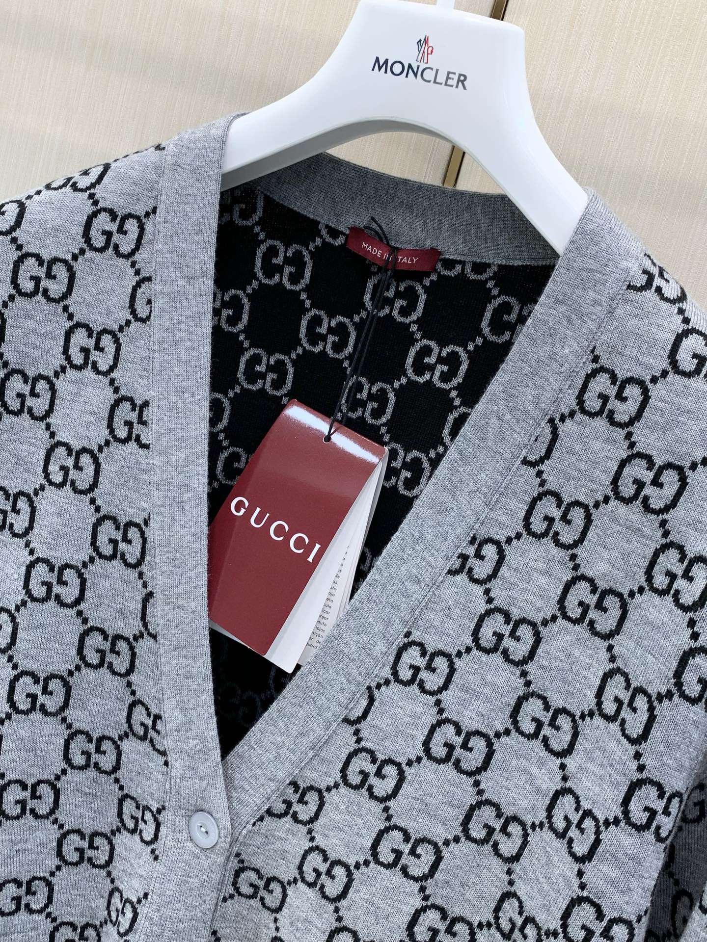 ，Gucci 古驰，2026秋季最新款，专柜同步有售，原单狠货，时尚休闲针织开衫毛衣，上身很有特点！吸睛而有亮点，进口原