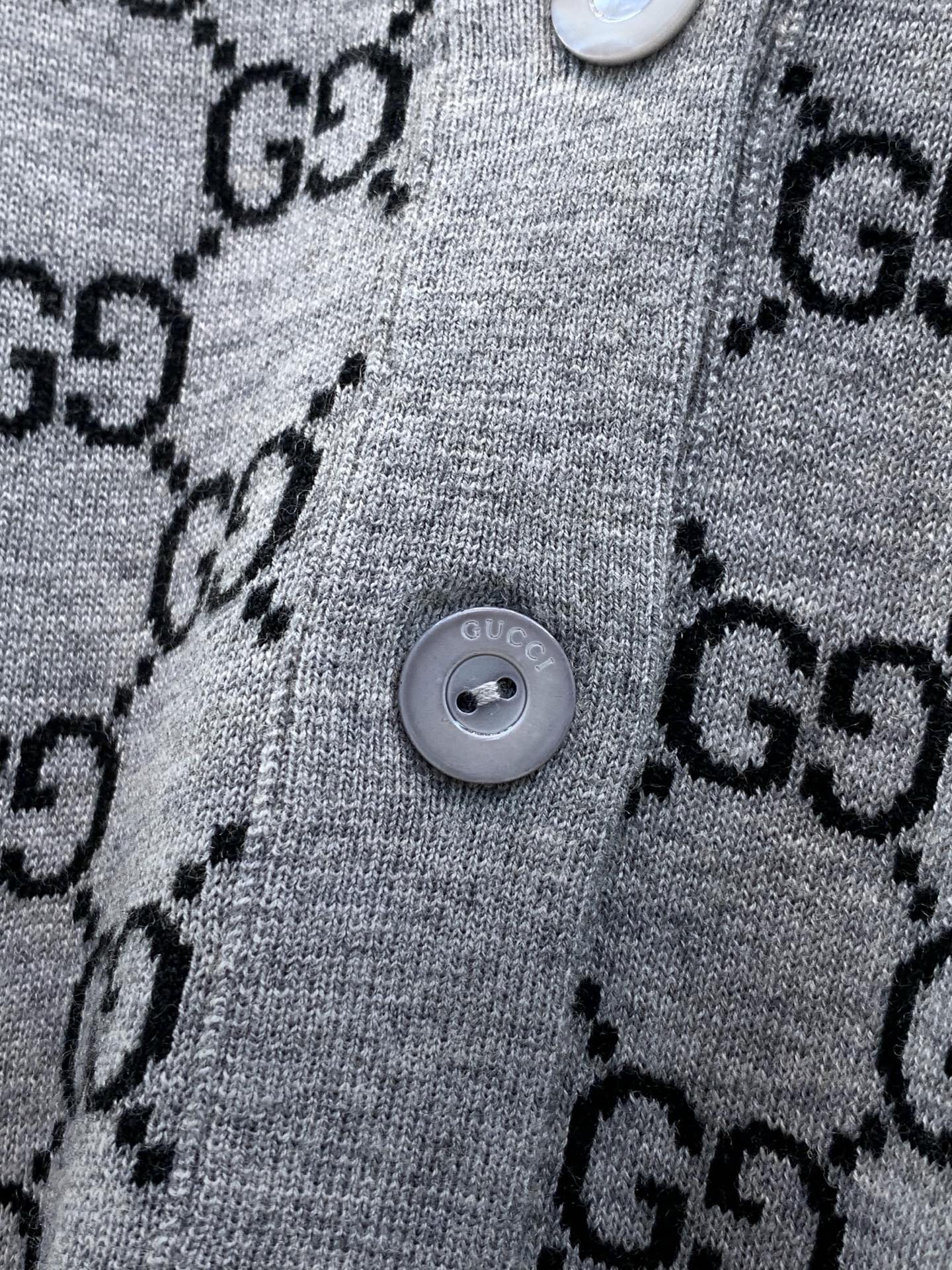 ，Gucci 古驰，2026秋季最新款，专柜同步有售，原单狠货，时尚休闲针织开衫毛衣，上身很有特点！吸睛而有亮点，进口原