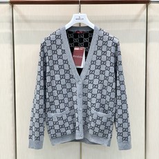 ,Gucci 古驰,2026秋季最新款,专柜同步有售,原单狠货,时尚休闲针织开衫毛衣,上身很有特点!吸睛而有亮点,进口原 ,Gucci 古驰,2026秋季最新款,专柜同步有售,原单狠货,时尚休闲针织开衫毛衣,上身很有特点!吸睛而有亮点,进口原