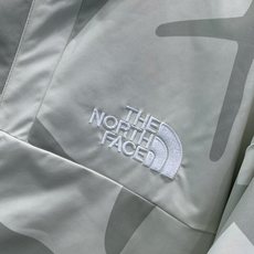 ,The North Face®北面 ,2026AW秋冬新品,时尚休闲连帽外套,专柜同步有售,原单狠货,采用进口原版面料 ,The North Face®北面 ,2026AW秋冬新品,时尚休闲连帽外套,专柜同步有售,原单狠货,采用进口原版面料