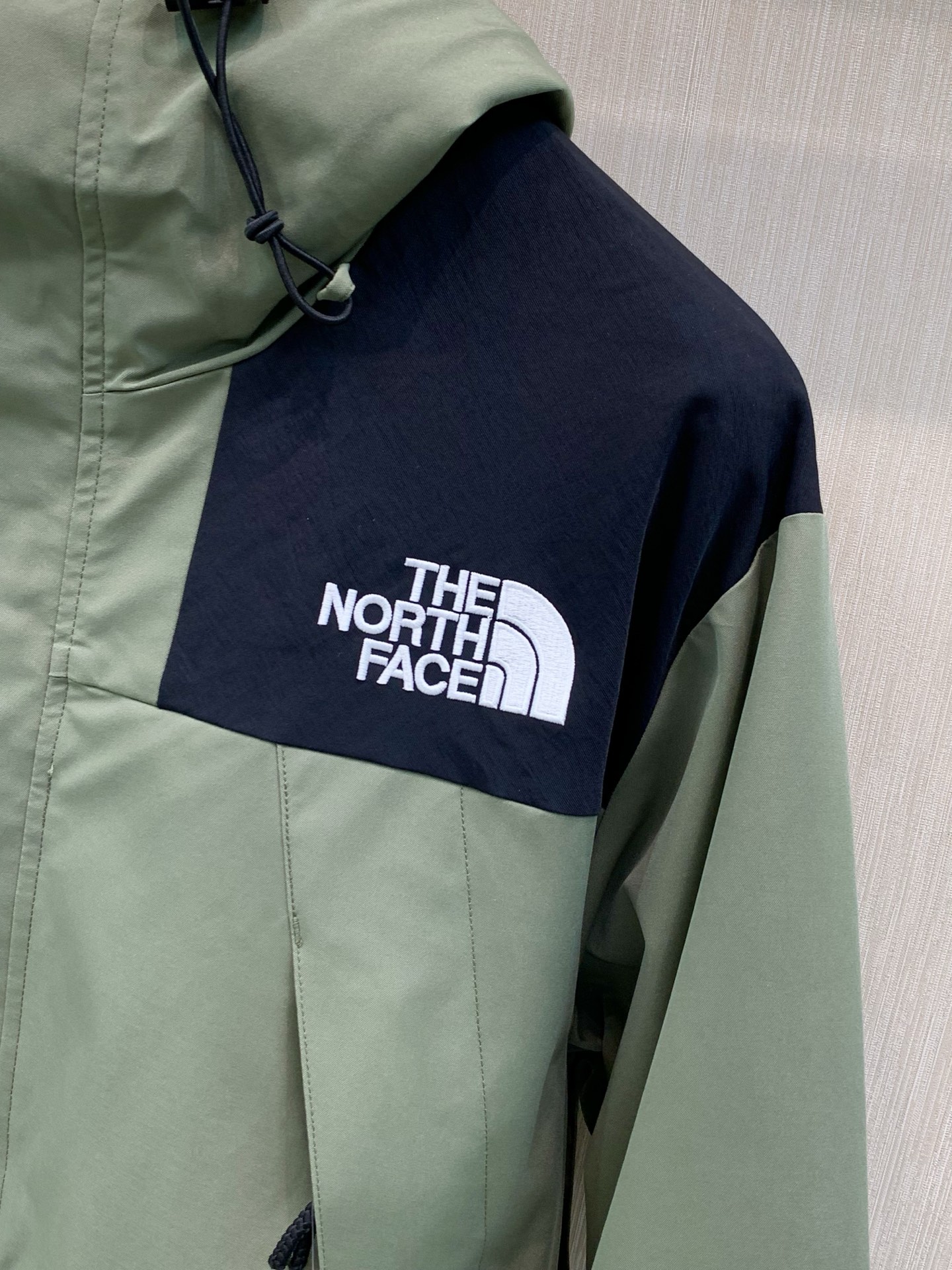 ，The North Face®北面 ，2026AW秋冬新品，时尚休闲连帽外套，专柜同步有售，原单狠货，采用进口原版面料