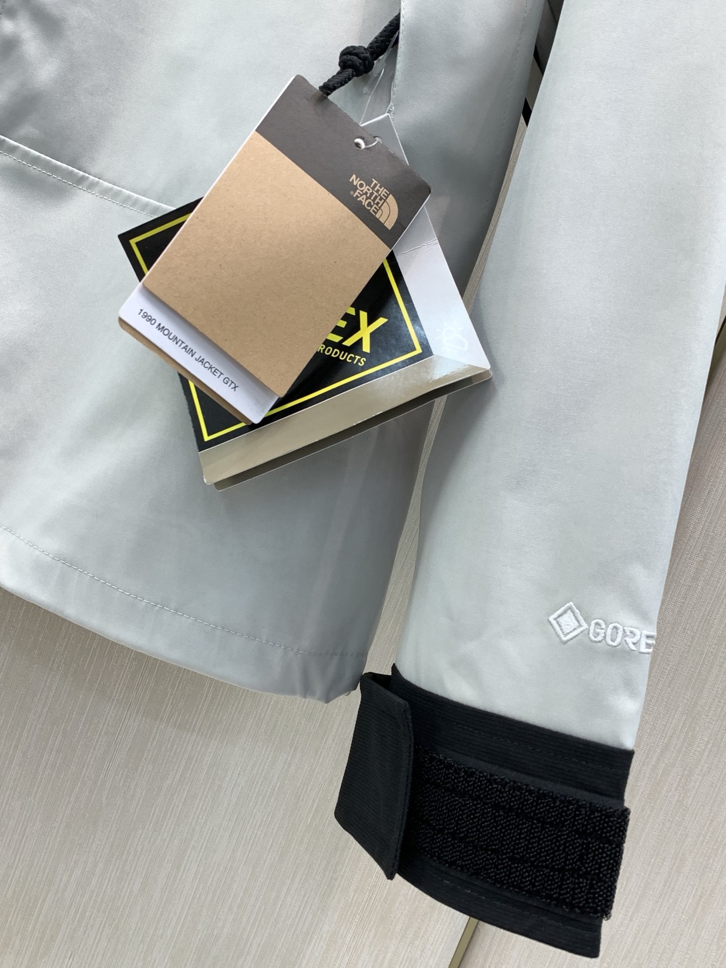 ，The North Face®北面 ，2026AW秋冬新品，时尚休闲连帽外套，专柜同步有售，原单狠货，采用进口原版面料
