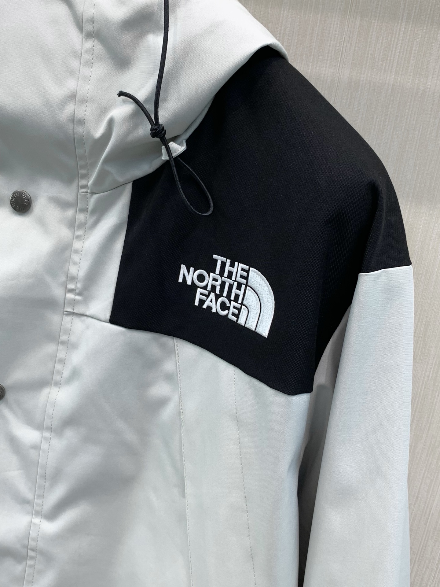 ，The North Face®北面 ，2026AW秋冬新品，时尚休闲连帽外套，专柜同步有售，原单狠货，采用进口原版面料