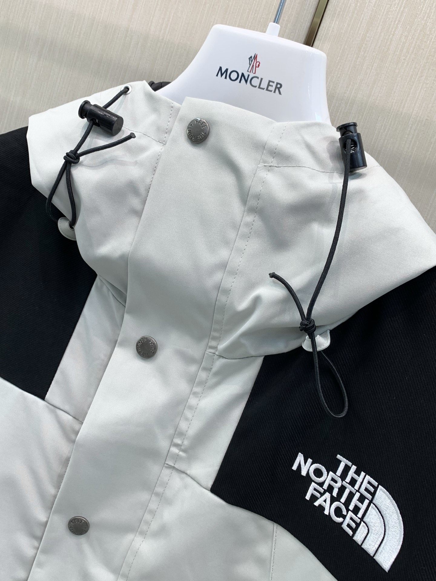 ，The North Face®北面 ，2026AW秋冬新品，时尚休闲连帽外套，专柜同步有售，原单狠货，采用进口原版面料
