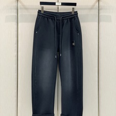 ,Loewe罗意威,2026春秋新品,专柜同步有售,原单狠货,时尚休闲裤,采用进口原版面料,顶级印花工艺字母图案logo ,Loewe罗意威,2026春秋新品,专柜同步有售,原单狠货,时尚休闲裤,采用进口原版面料,顶级印花工艺字母图案logo