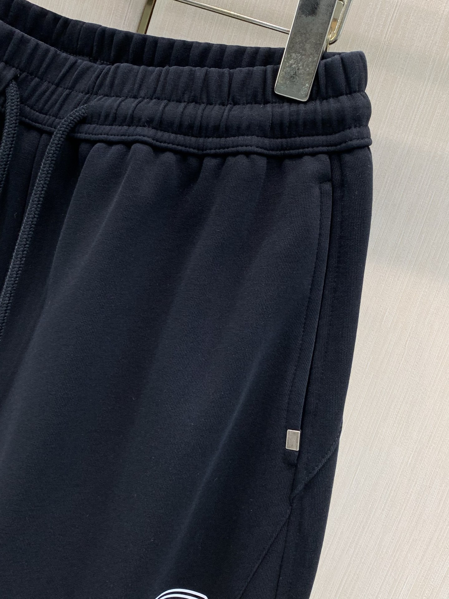 ，Dior 迪奥， 2026春秋新品，专柜同步有售，简约时尚休闲裤，原版进口面料，舒适透气，顶级印花工艺字母图案装饰lo
