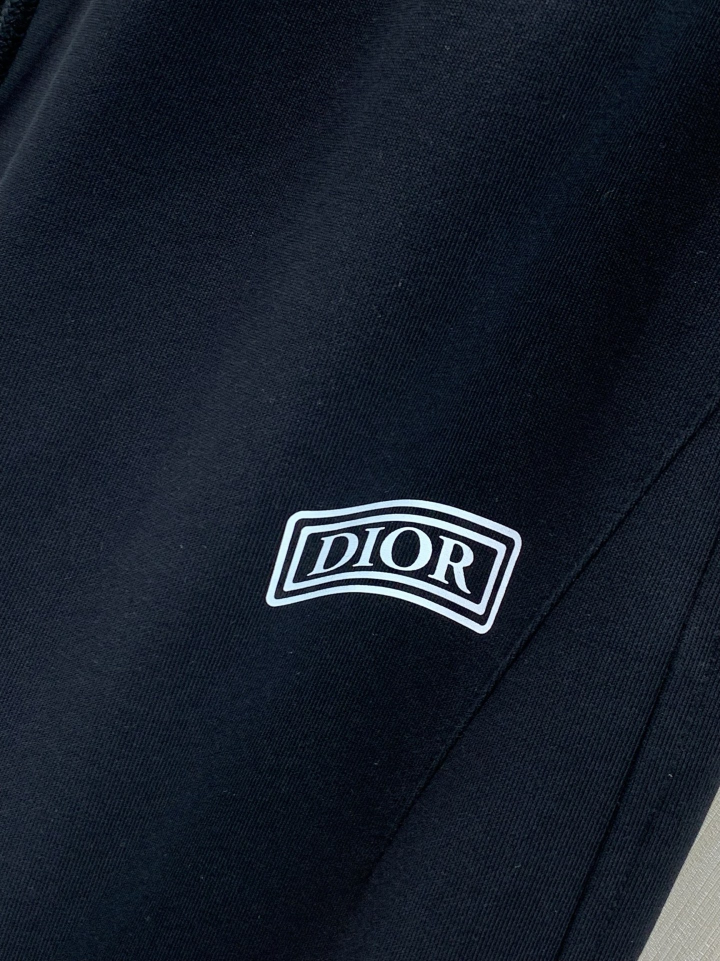，Dior 迪奥， 2026春秋新品，专柜同步有售，简约时尚休闲裤，原版进口面料，舒适透气，顶级印花工艺字母图案装饰lo