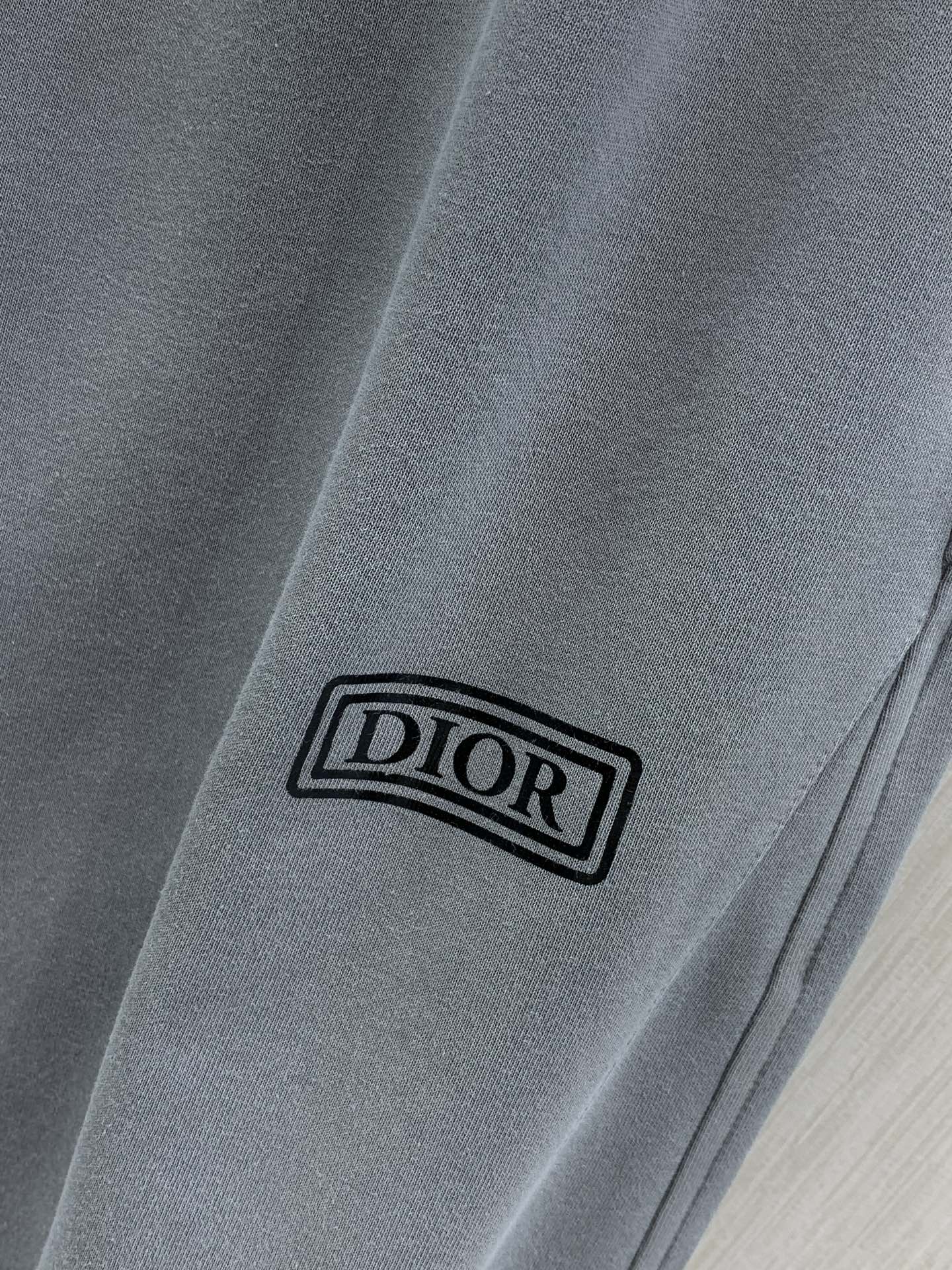 ，Dior 迪奥， 2026春秋新品，专柜同步有售，简约时尚休闲裤，原版进口面料，舒适透气，顶级印花工艺字母图案装饰lo