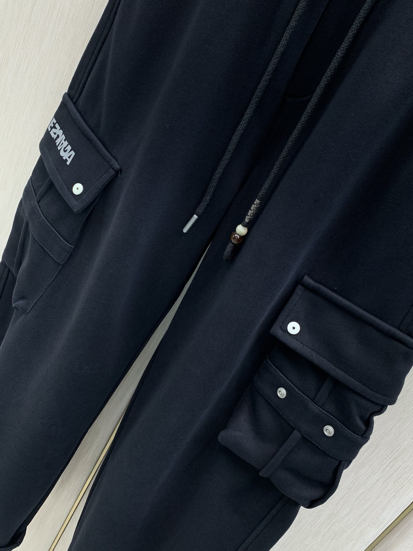 ，Balenciaga 巴黎世家，2026春秋最新品，专柜同步有售，原单狠货，时尚休闲裤，进口原版面料，舒适有弹性，顶级