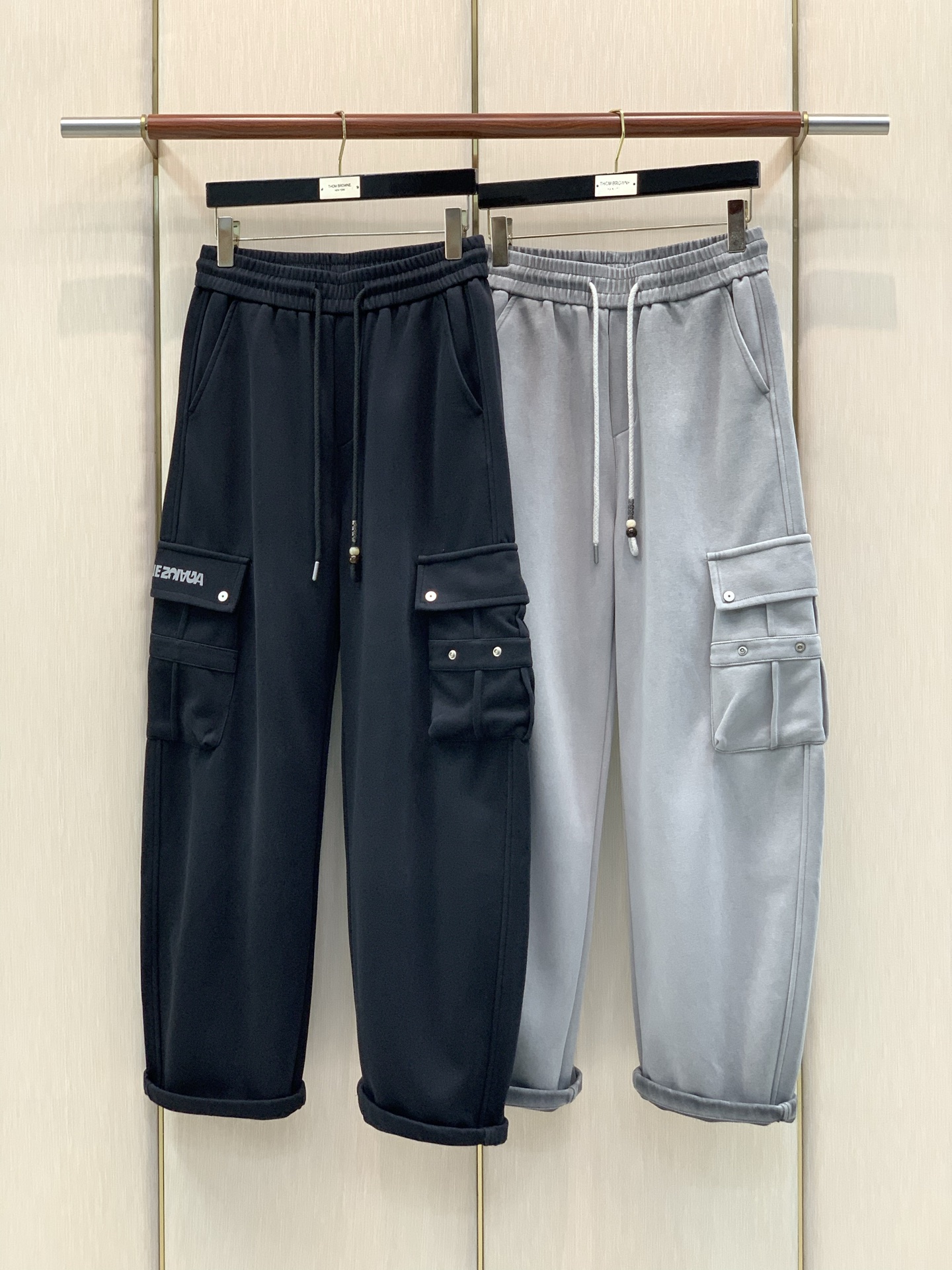，Balenciaga 巴黎世家，2026春秋最新品，专柜同步有售，原单狠货，时尚休闲裤，进口原版面料，舒适有弹性，顶级