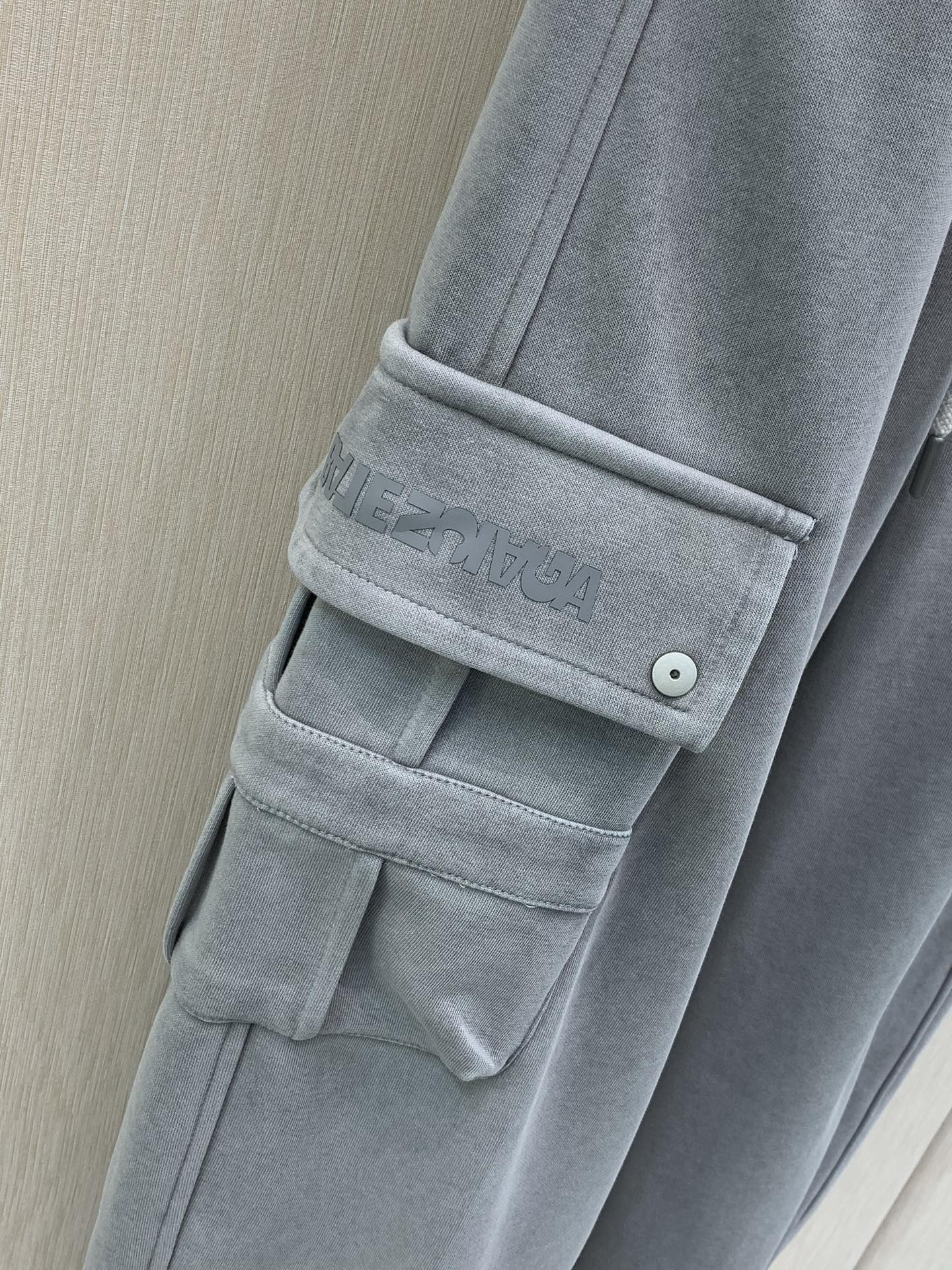 ，Balenciaga 巴黎世家，2026春秋最新品，专柜同步有售，原单狠货，时尚休闲裤，进口原版面料，舒适有弹性，顶级