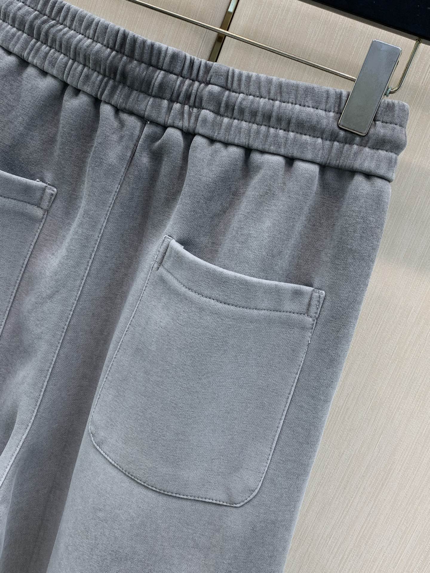 ，Balenciaga 巴黎世家，2026春秋最新品，专柜同步有售，原单狠货，时尚休闲裤，进口原版面料，舒适有弹性，顶级