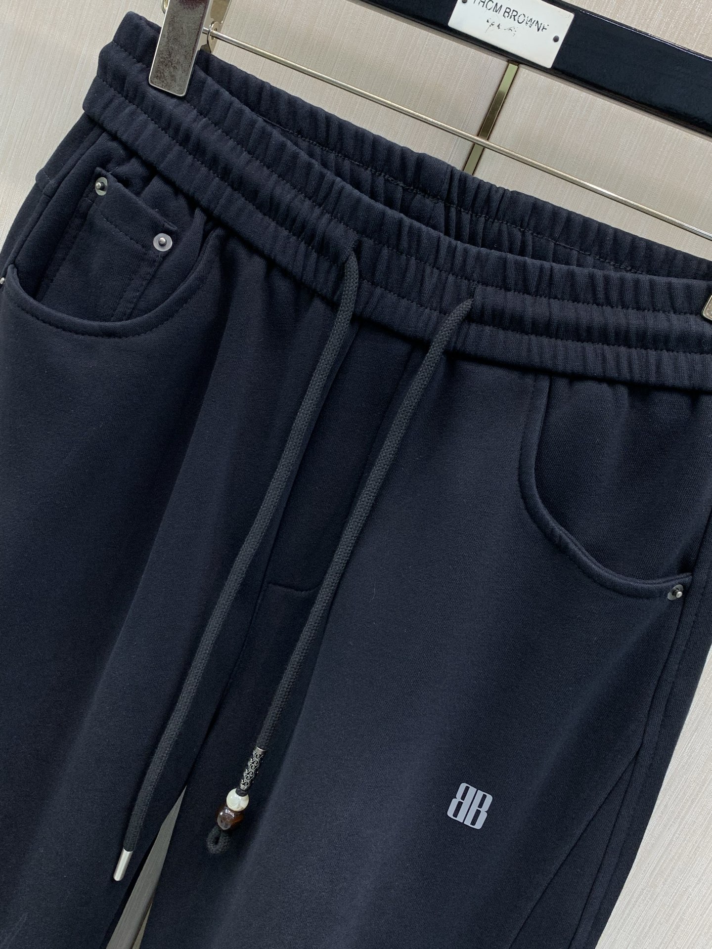 ，Balenciaga 巴黎世家，2026春秋最新品，专柜同步有售，原单狠货，时尚休闲裤，进口原版面料，舒适有弹性，顶级