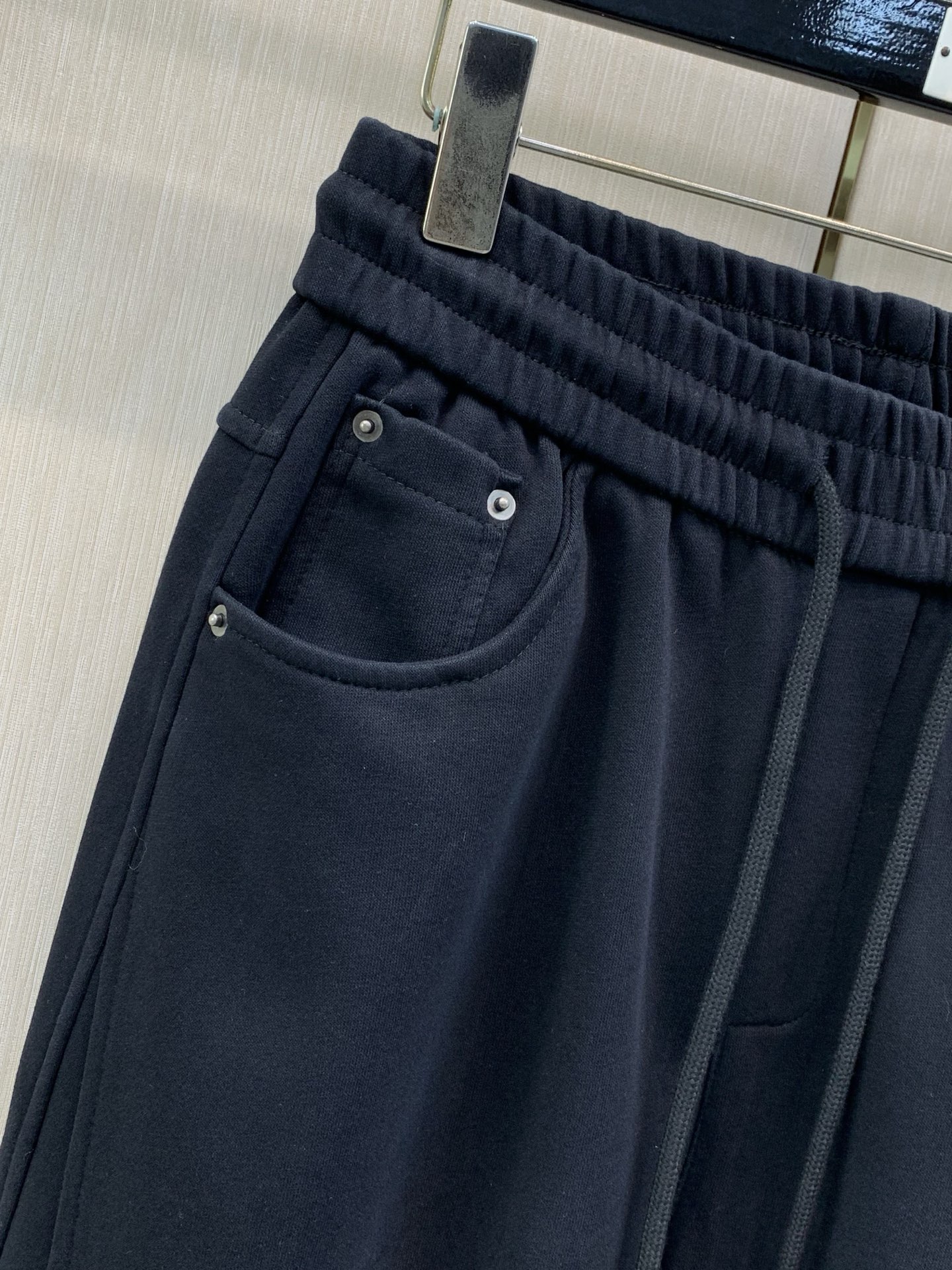 ，Balenciaga 巴黎世家，2026春秋最新品，专柜同步有售，原单狠货，时尚休闲裤，进口原版面料，舒适有弹性，顶级
