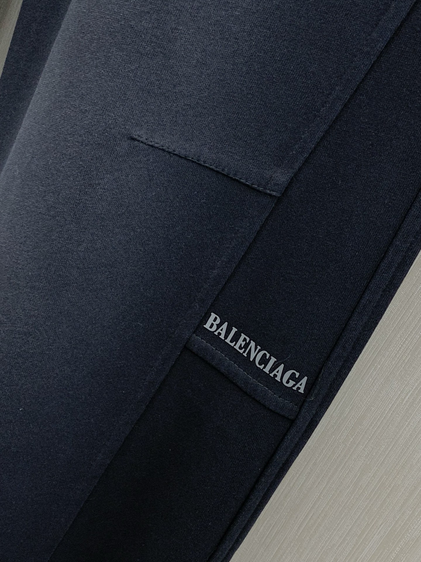 ，Balenciaga 巴黎世家，2026春秋最新品，专柜同步有售，原单狠货，时尚休闲裤，进口原版面料，舒适有弹性，顶级