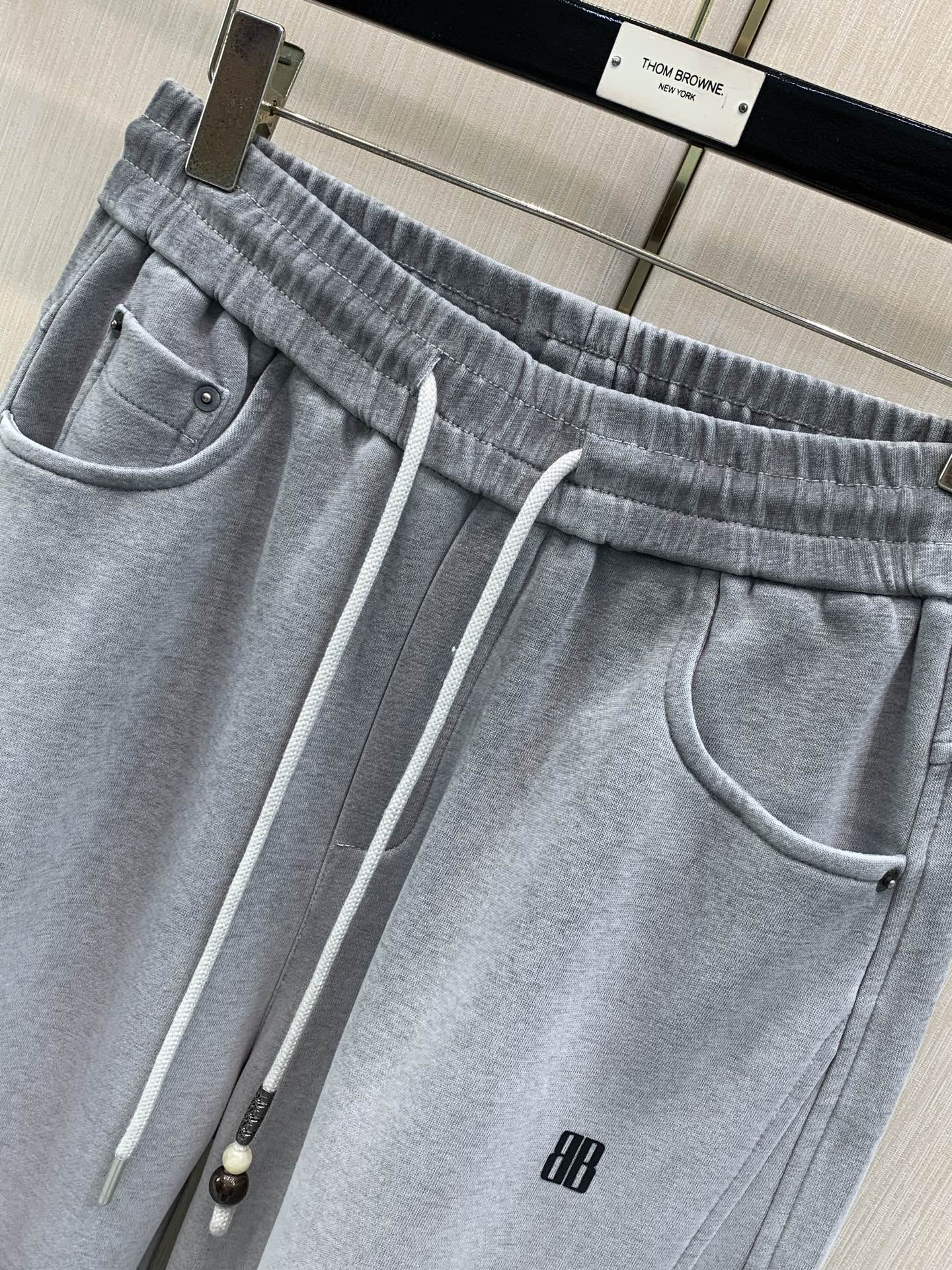 ，Balenciaga 巴黎世家，2026春秋最新品，专柜同步有售，原单狠货，时尚休闲裤，进口原版面料，舒适有弹性，顶级