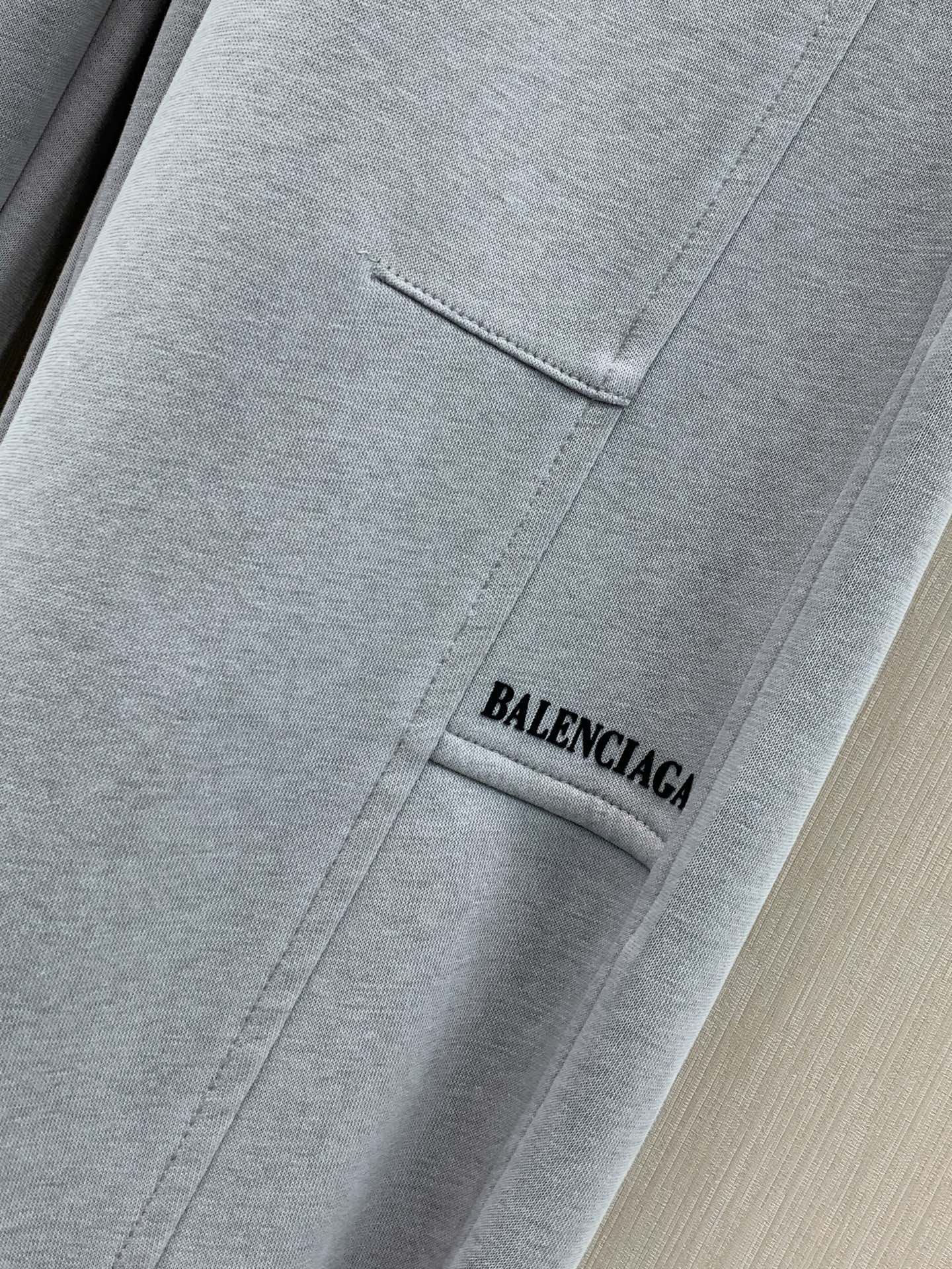 ，Balenciaga 巴黎世家，2026春秋最新品，专柜同步有售，原单狠货，时尚休闲裤，进口原版面料，舒适有弹性，顶级